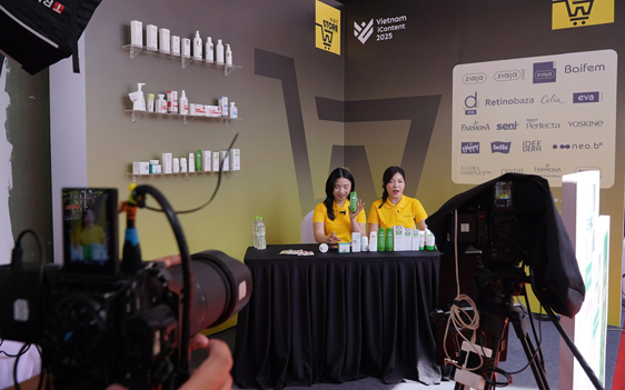 Dịch vụ livestream b&aacute;n h&agrave;ng Tết k&iacute;n lịch, gi&aacute; thu&ecirc; KOL tăng ch&oacute;ng mặt  - Ảnh 1.