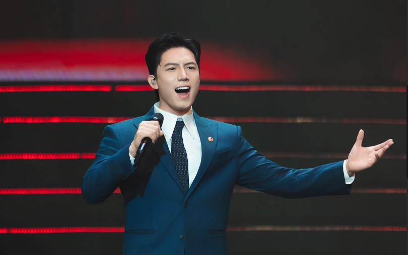 Ca sĩ Anh T&uacute; x&uacute;c động tại họp mặt đầu năm: "T&ocirc;i tự h&agrave;o l&agrave; một ngọn nến của nghệ thuật" - Ảnh 7.