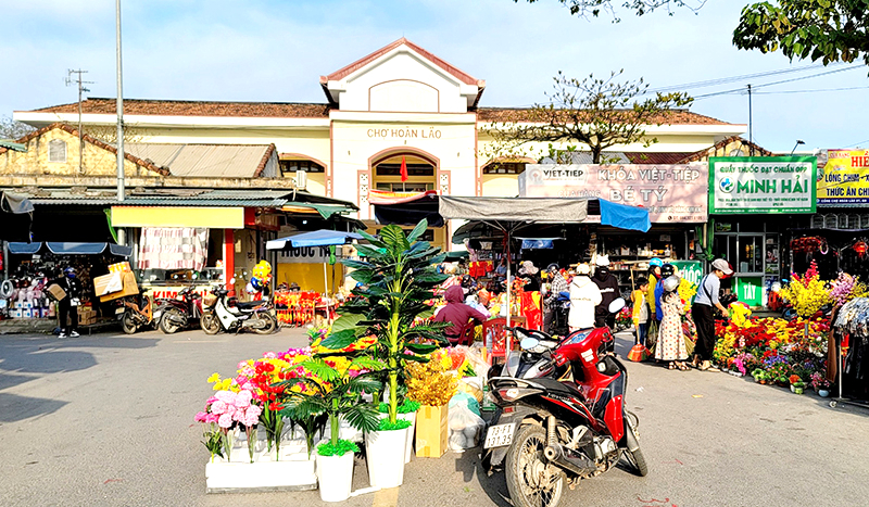 Giá thuê chợ Hoàn Lão “ quá cao ”: Ai đúng , Ai sai Trong vụ khiếu nại? - Ảnh 1.