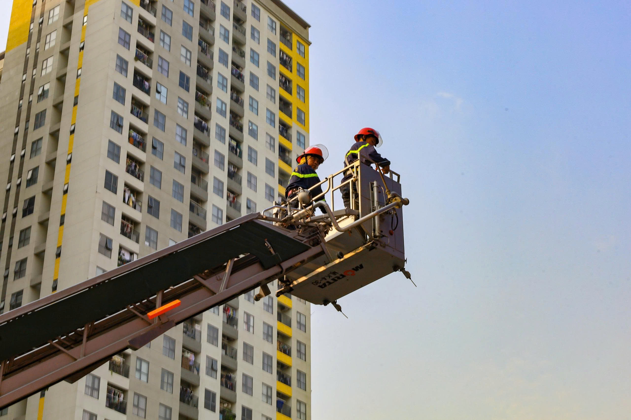 Giả định t&igrave;nh huống ch&aacute;y tại một c&ocirc;ng tr&igrave;nh x&acirc;y dựng to&agrave; nh&agrave; chung cư - Ảnh 6.