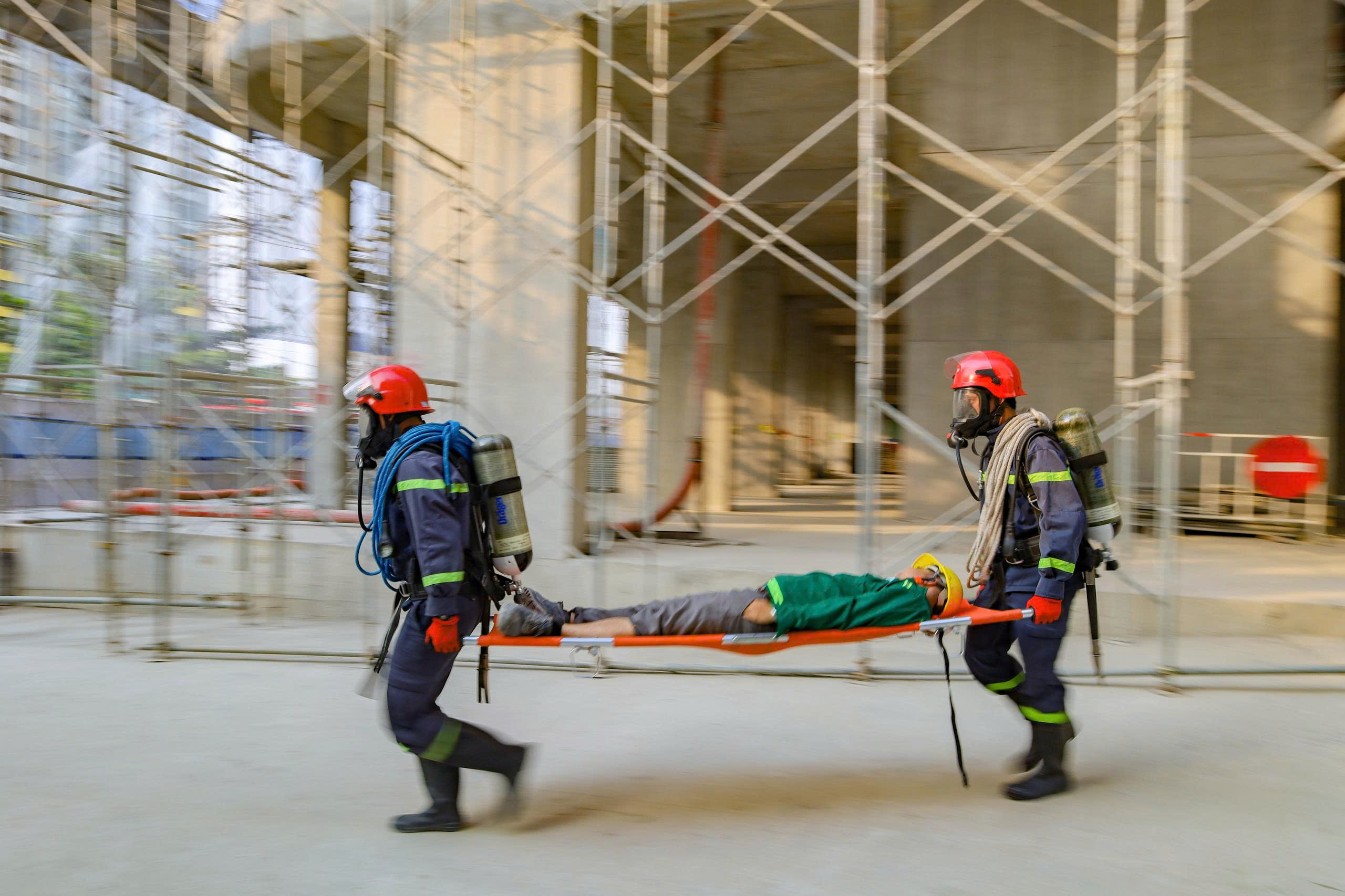 Giả định t&igrave;nh huống ch&aacute;y tại một c&ocirc;ng tr&igrave;nh x&acirc;y dựng to&agrave; nh&agrave; chung cư - Ảnh 5.