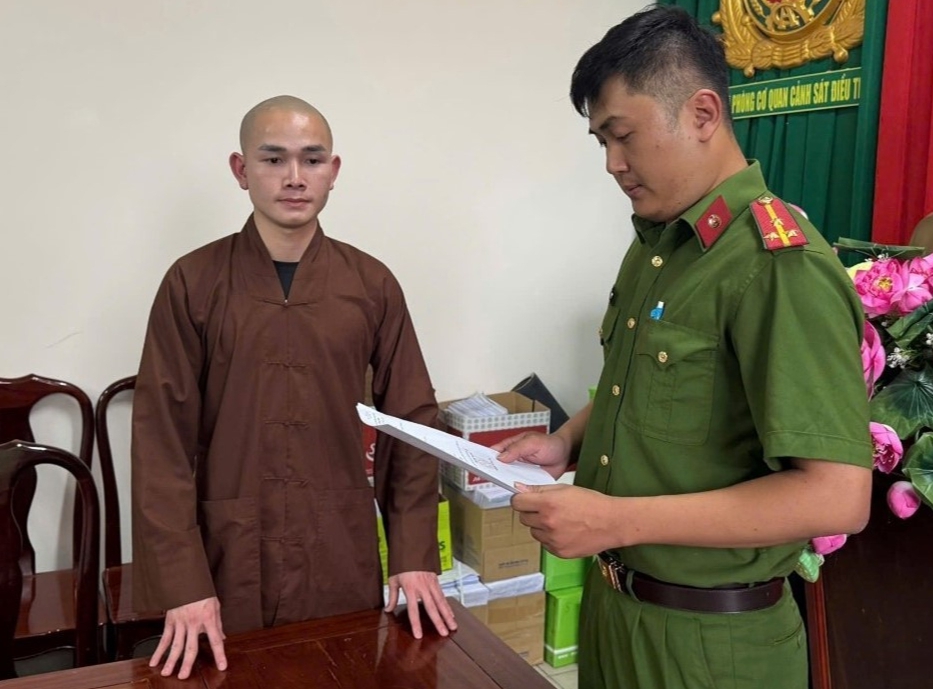 Chủ k&ecirc;nh TikTok Ph&uacute; Tử xin lỗi về h&agrave;nh vi G&acirc;y rối trật tự c&ocirc;ng cộng - Ảnh 3.