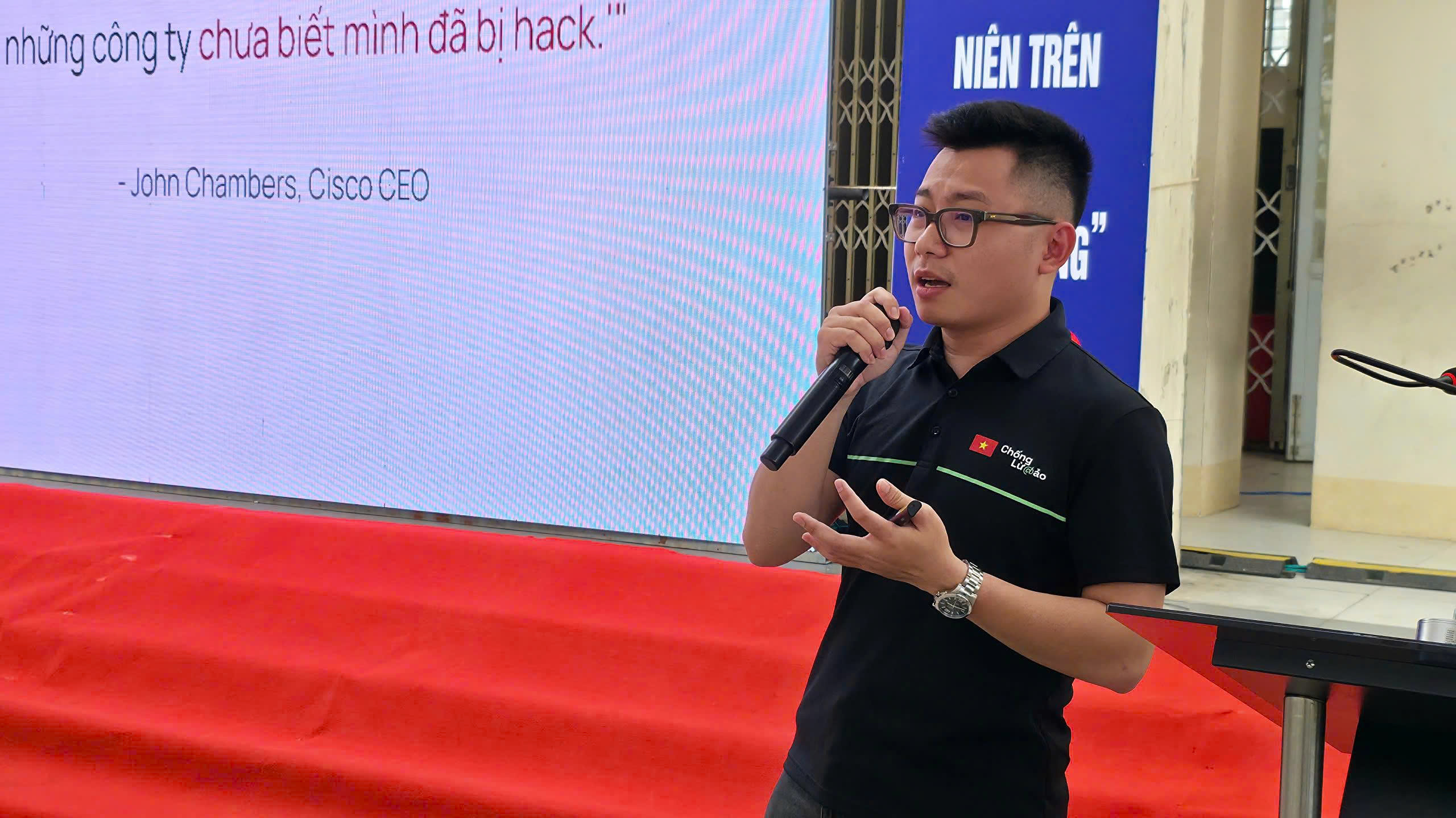 Chuy&ecirc;n gia CLD trả lời c&acirc;u hỏi của học sinh