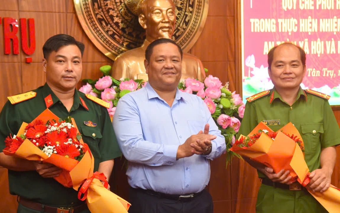 Hàng ngàn công nhân ở Tây ninh xúc động khi nhận quà và vé xe về quê đón Tết - Ảnh 6.