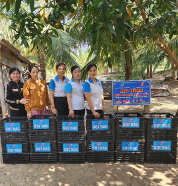 C&ocirc; gi&aacute;o gieo chữ, gieo y&ecirc;u thương - Ảnh 3.