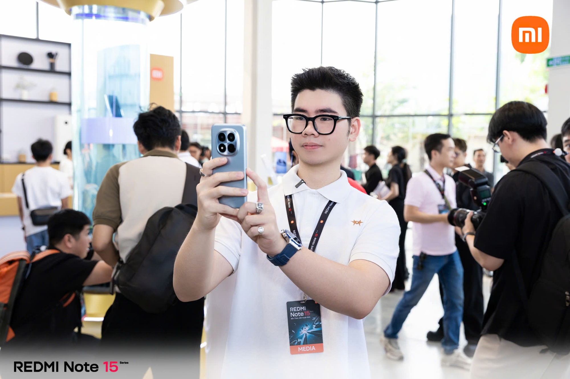 Smartphone AI tầm trung pin "khủng" - Ảnh 1.