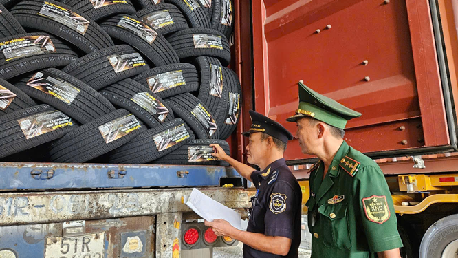 Chặn buôn lậu ở biên giới Tây Nam - Ảnh 1.