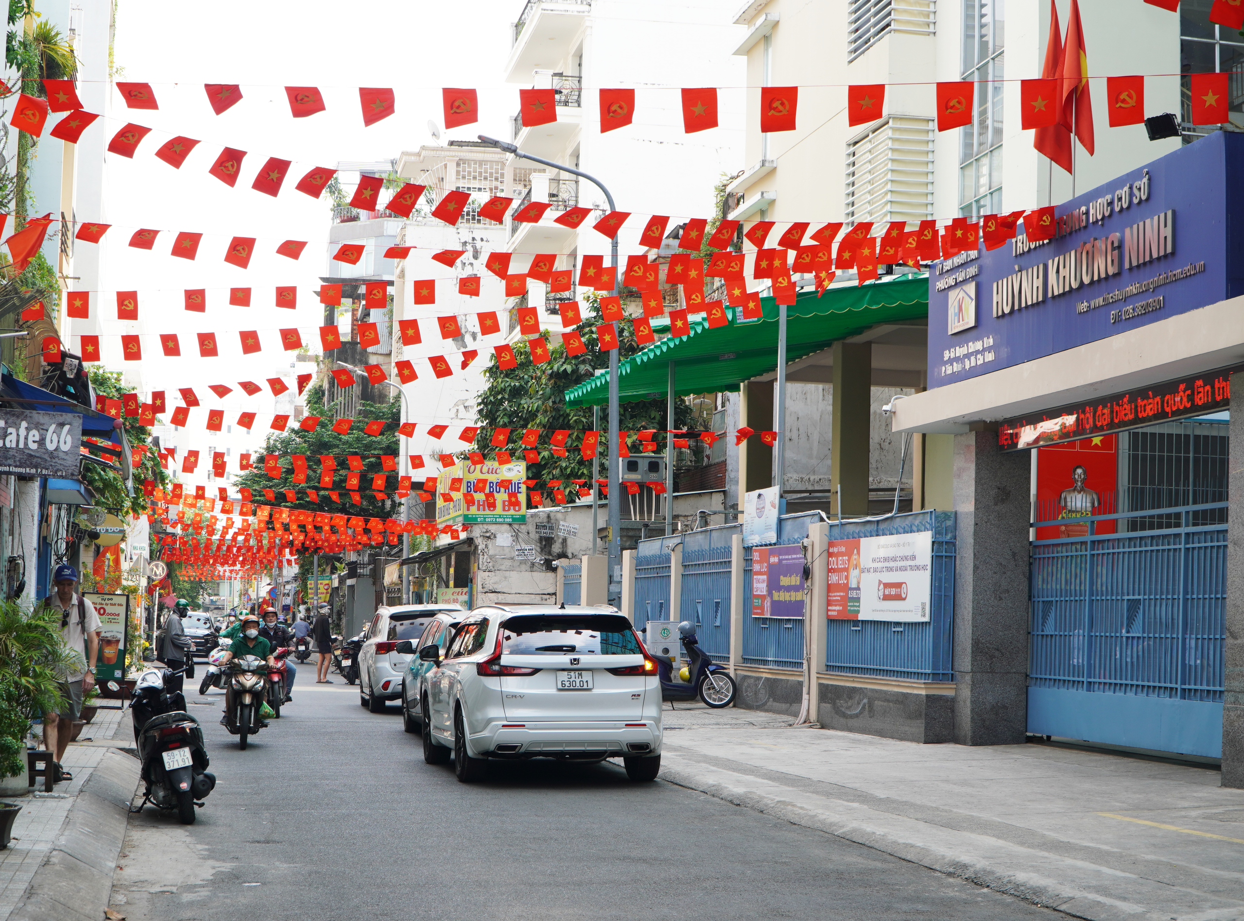 TPHCM rực rỡ cờ hoa, h&acirc;n hoan hướng về Đại hội XIV của Đảng - Ảnh 7.