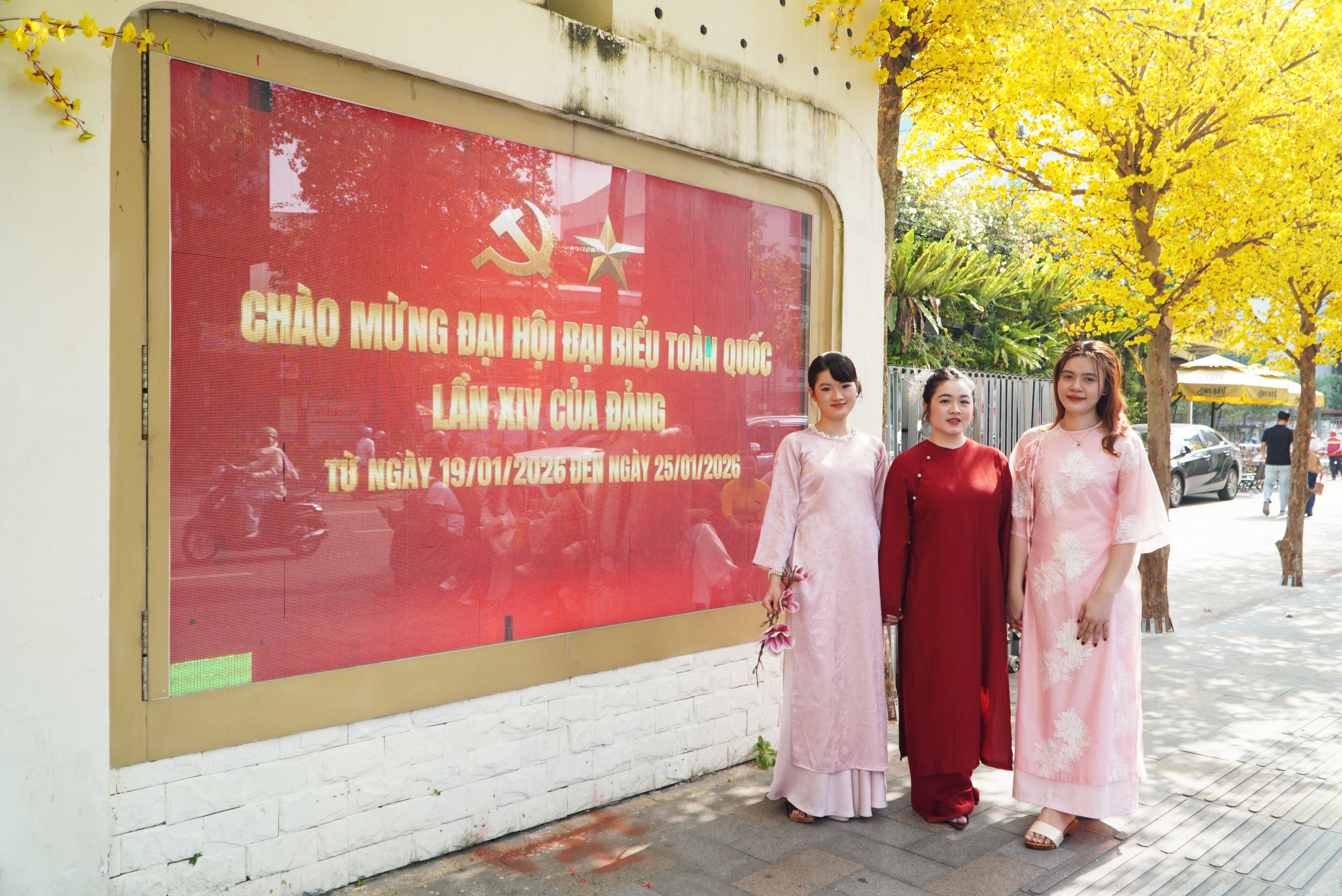 TPHCM rực rỡ cờ hoa, h&acirc;n hoan hướng về Đại hội XIV của Đảng - Ảnh 9.