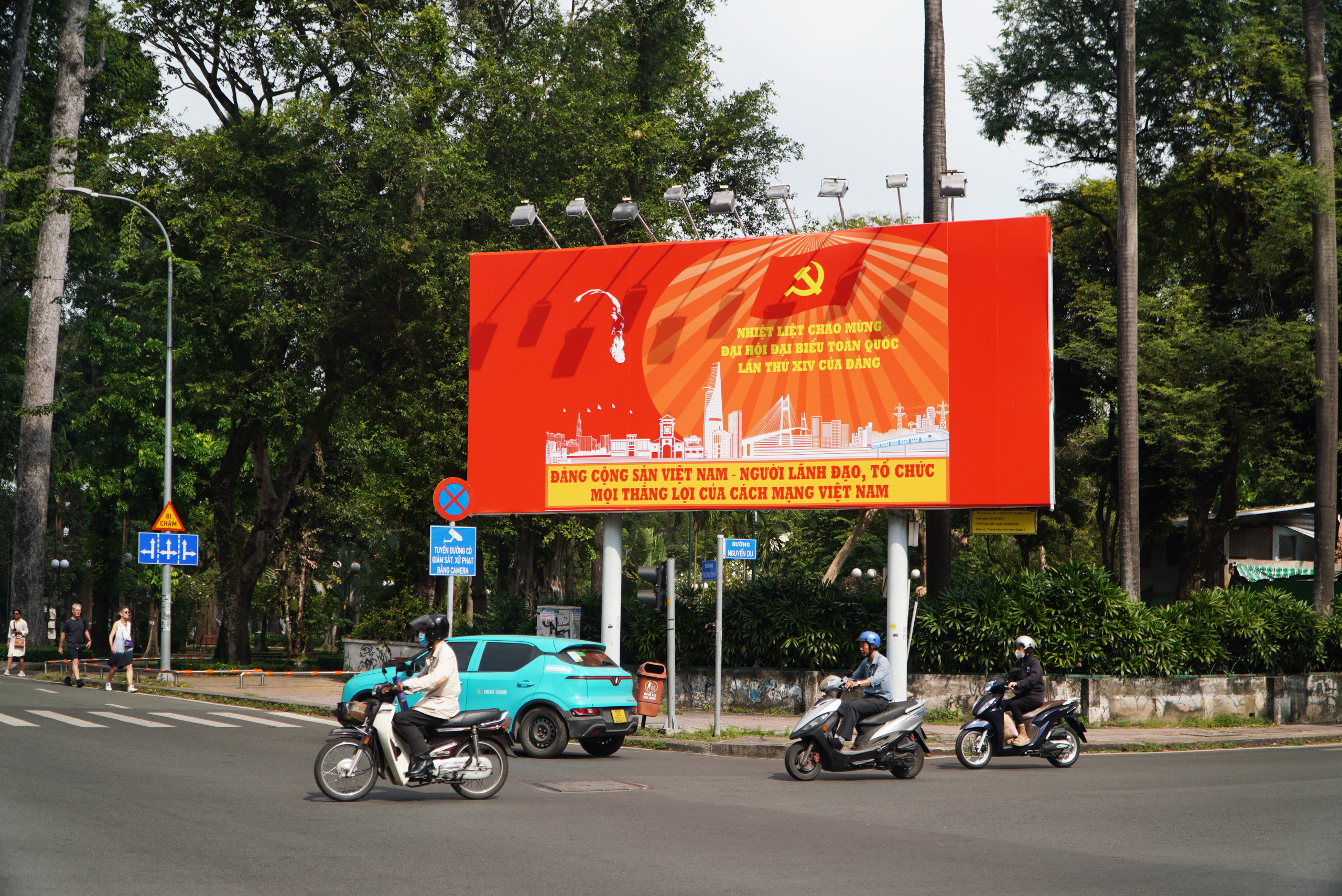 TPHCM rực rỡ cờ hoa, h&acirc;n hoan hướng về Đại hội XIV của Đảng - Ảnh 16.