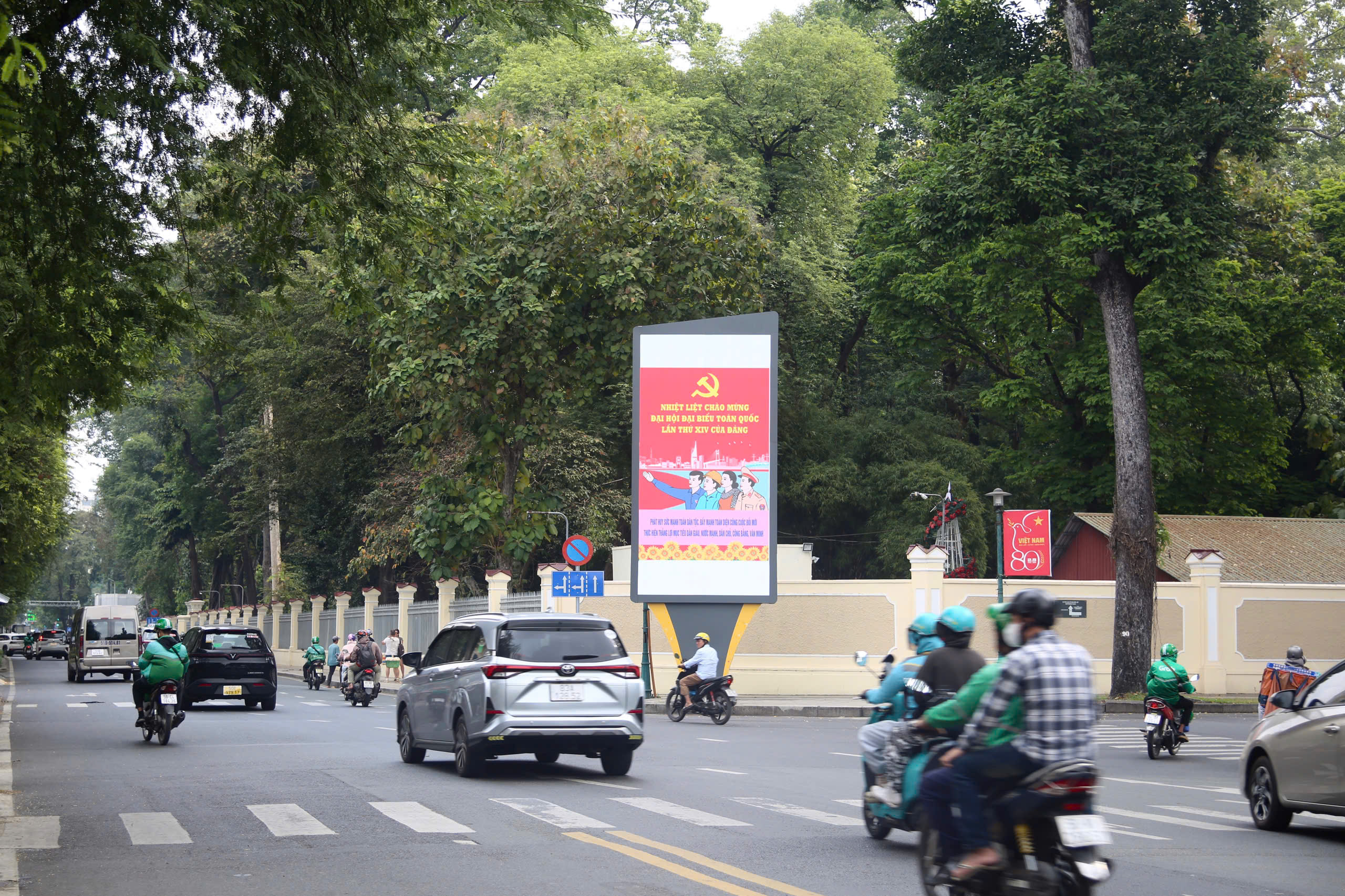 TPHCM rực rỡ cờ hoa, h&acirc;n hoan hướng về Đại hội XIV của Đảng - Ảnh 21.