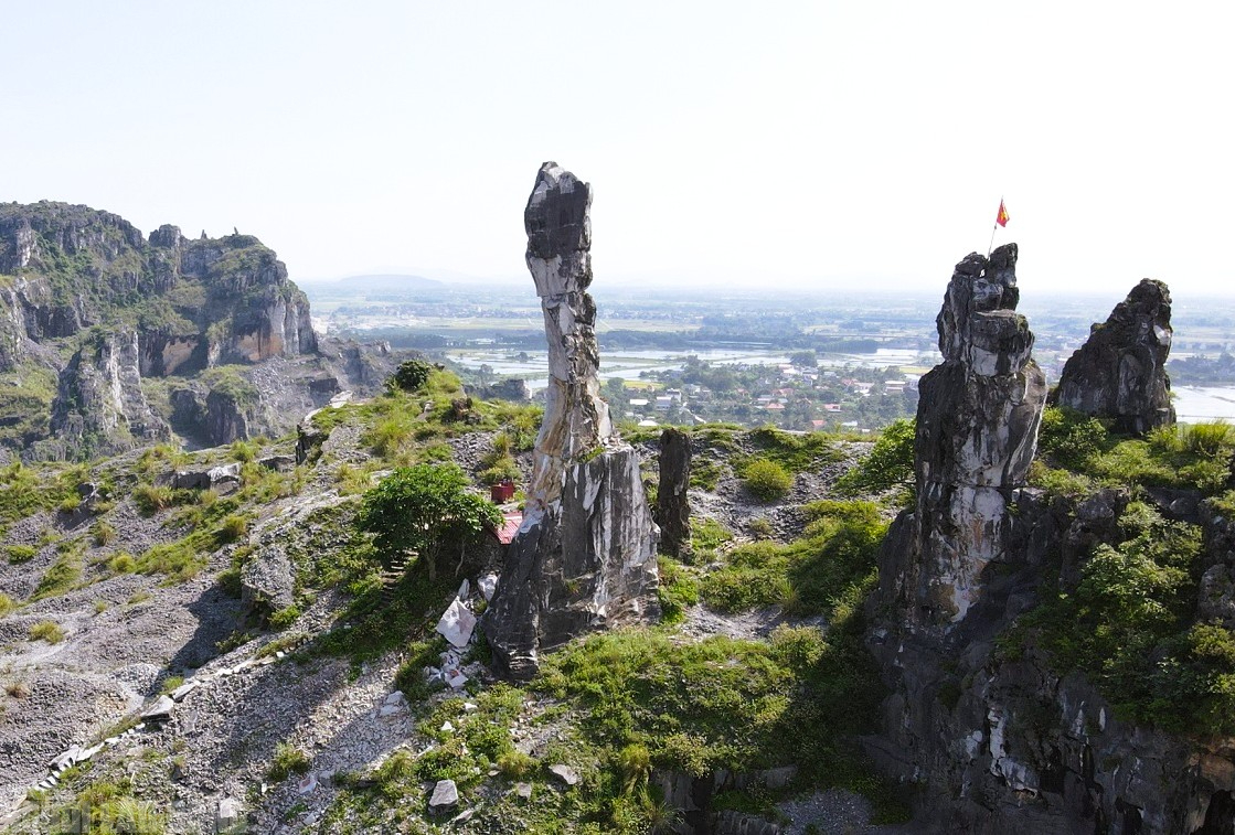 Chủ đầu tư n&oacute;i về số tiền 17 tỉ đồng gia cố H&ograve;n Vọng Phu - Ảnh 2.