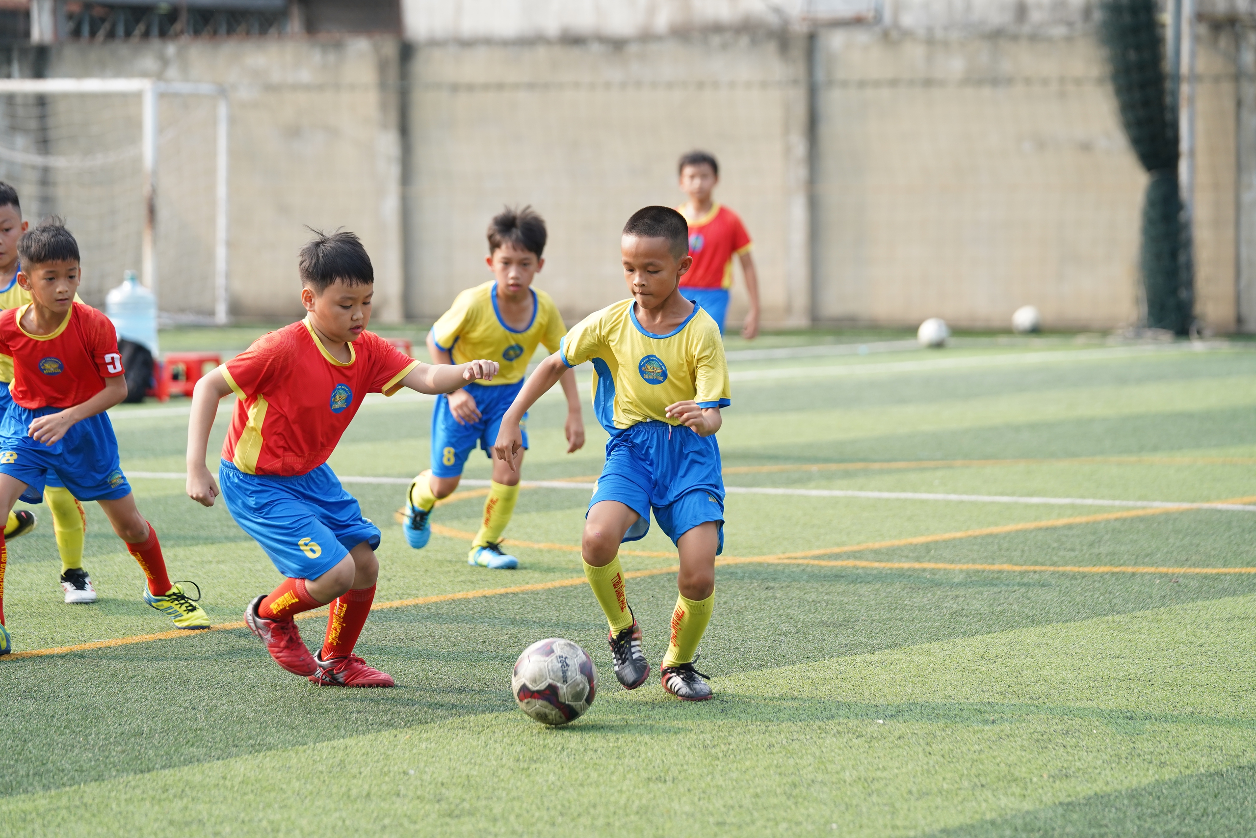 Trung tâm bóng đá Đăng Phúc và Châu Ngọc Quang lan tỏa yêu thương - Ảnh 3.