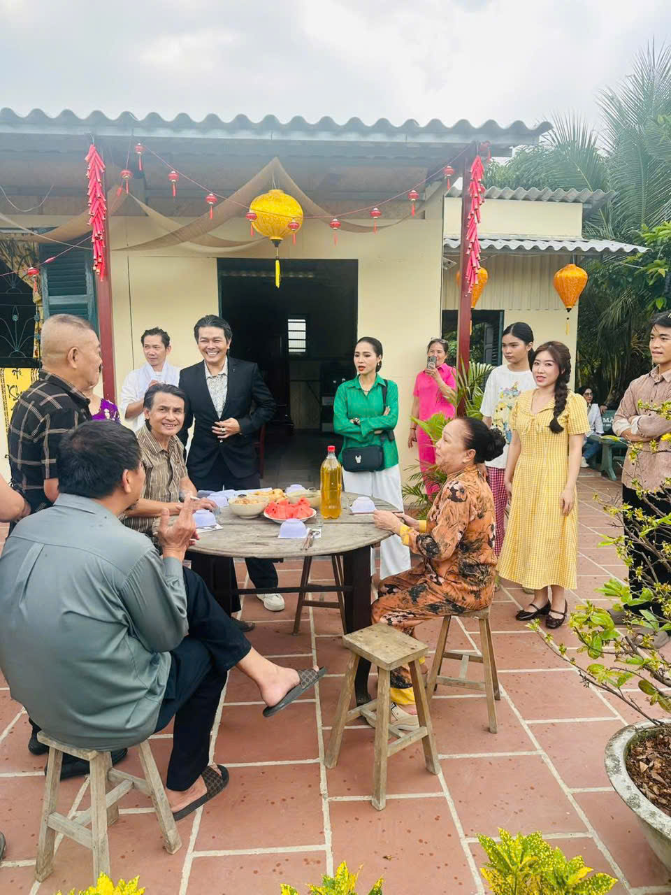 Kiều Mai Lý, Vũ Thanh hội ngộ phim ngắn của Bích Trâm, Linh Tý chào xuân Bính Ngọ - Ảnh 3.