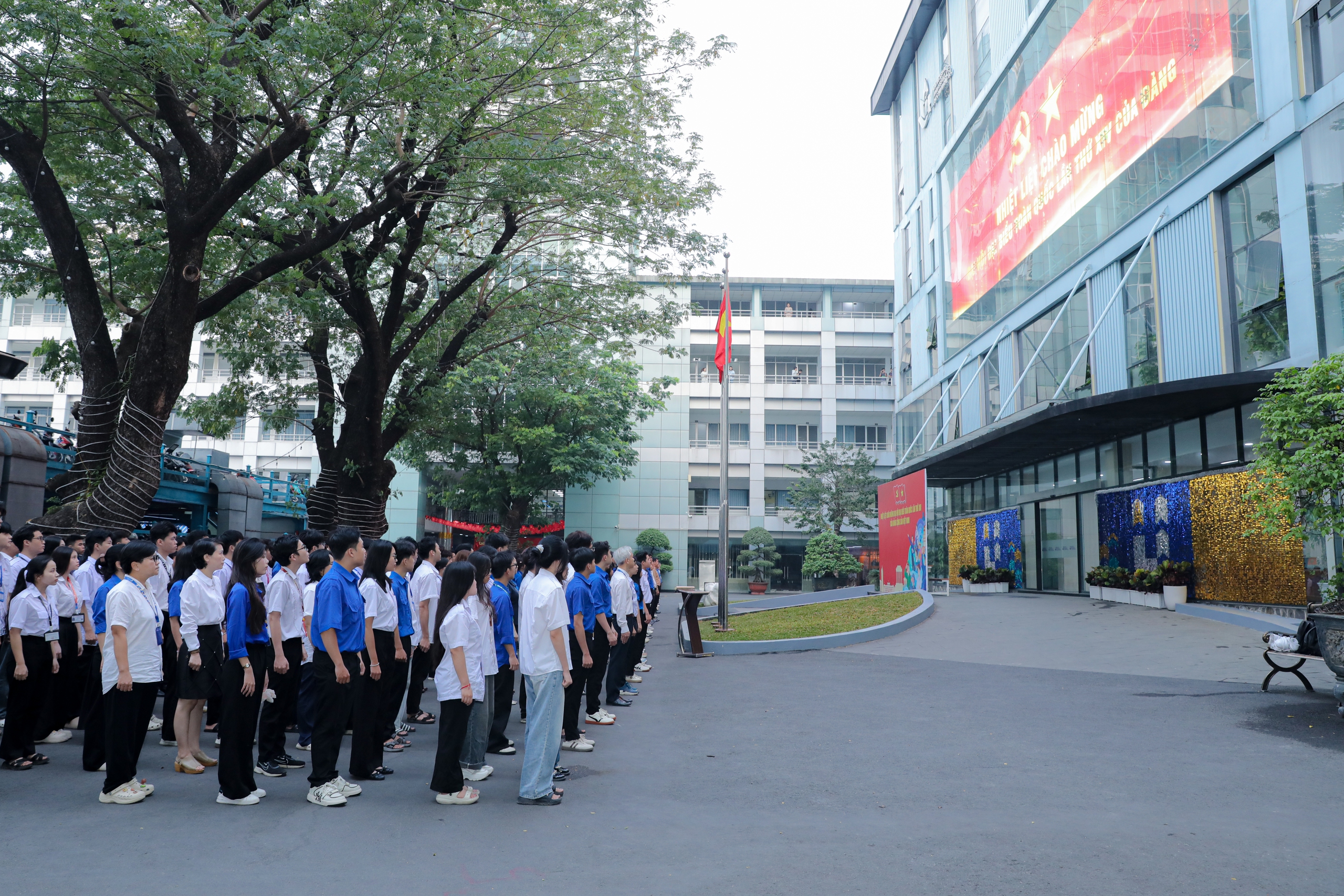 TPHCM rực rỡ cờ hoa, h&acirc;n hoan hướng về Đại hội XIV của Đảng - Ảnh 15.