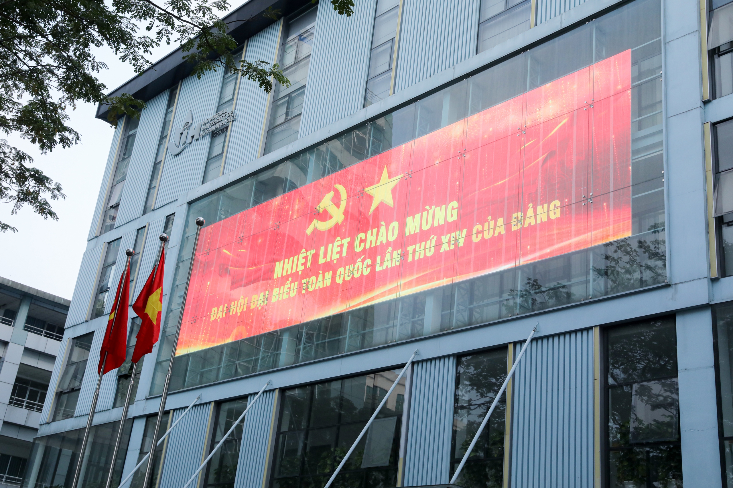 TPHCM rực rỡ cờ hoa, h&acirc;n hoan hướng về Đại hội XIV của Đảng - Ảnh 13.