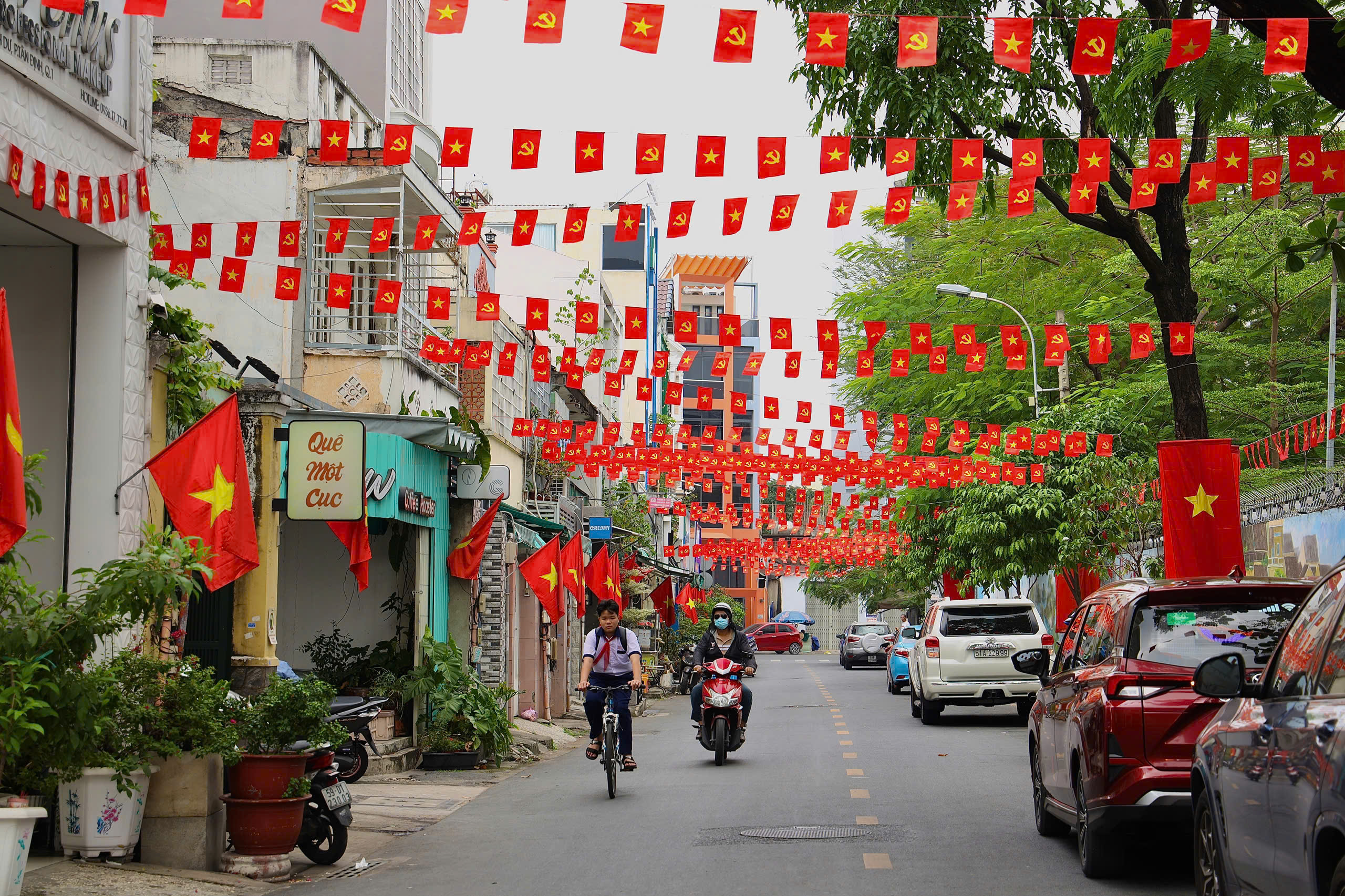 TPHCM rực rỡ cờ hoa, h&acirc;n hoan hướng về Đại hội XIV của Đảng - Ảnh 8.