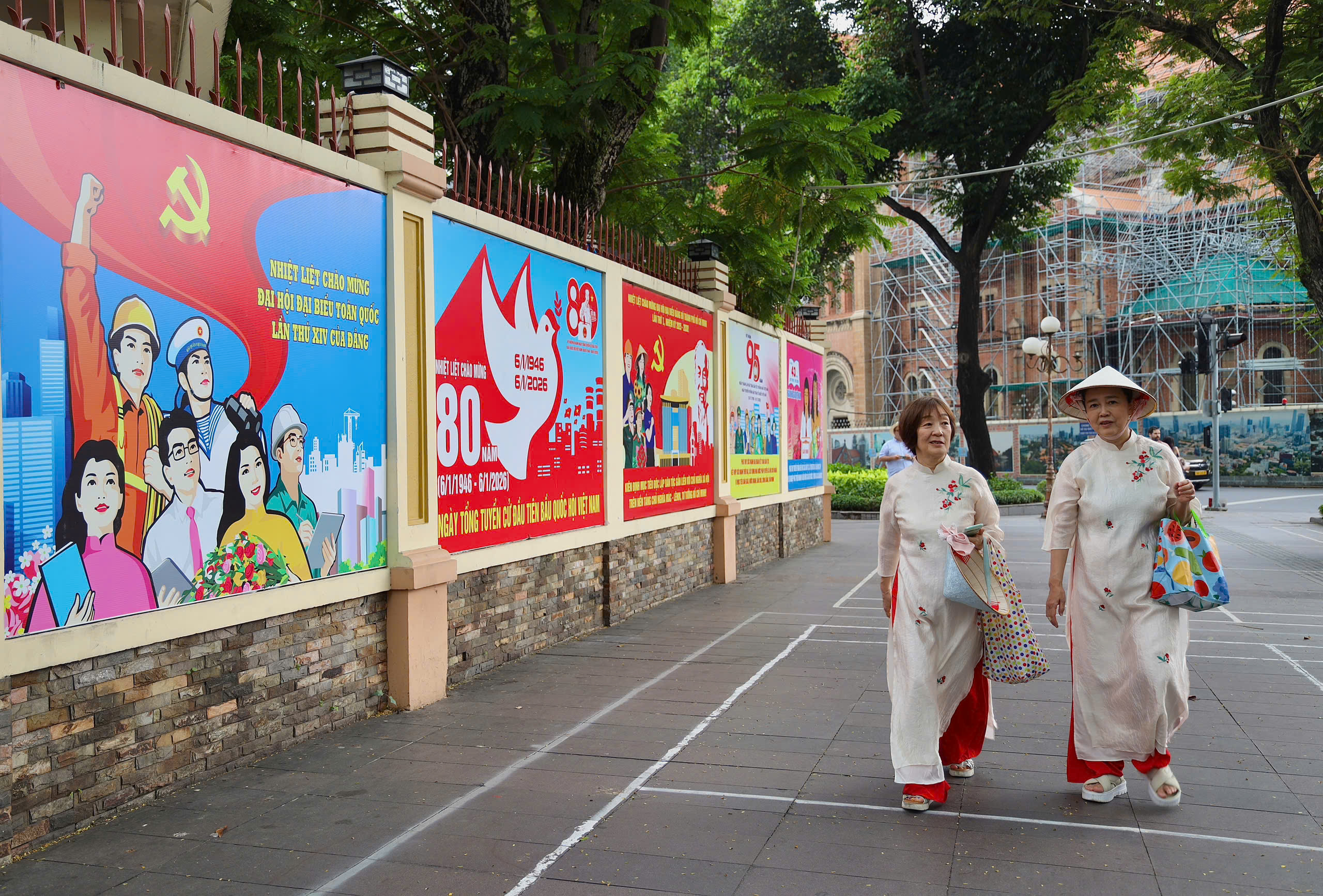 TPHCM rực rỡ cờ hoa, h&acirc;n hoan hướng về Đại hội XIV của Đảng - Ảnh 11.