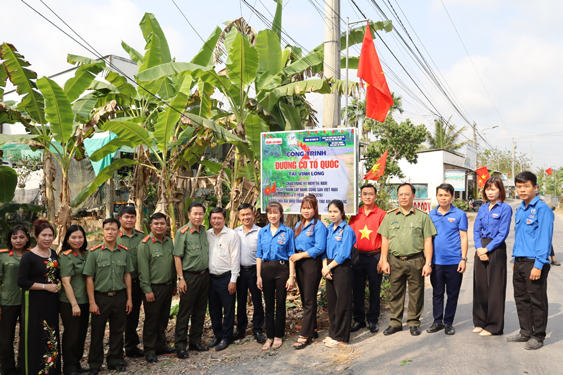 Kh&aacute;nh th&agrave;nh 2 c&ocirc;ng tr&igrave;nh "Đường cờ Tổ quốc" tại Vĩnh Long - Ảnh 1.