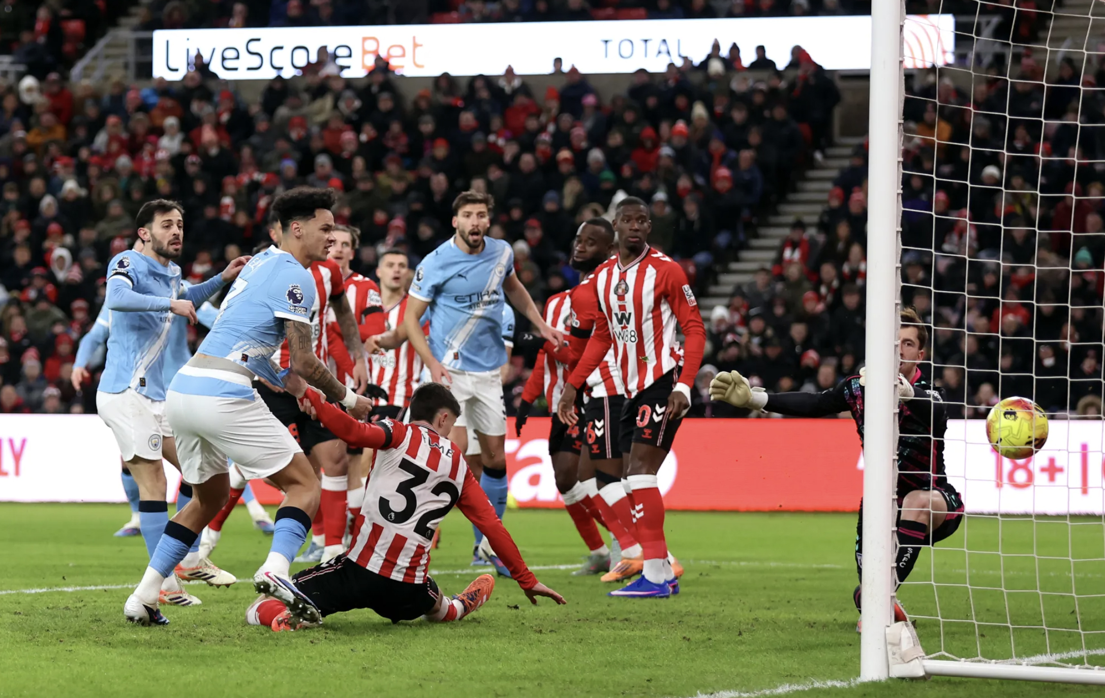 Ngoại hạng Anh: Mọi sai lầm đều phải trả giá đắt - Ảnh 1.