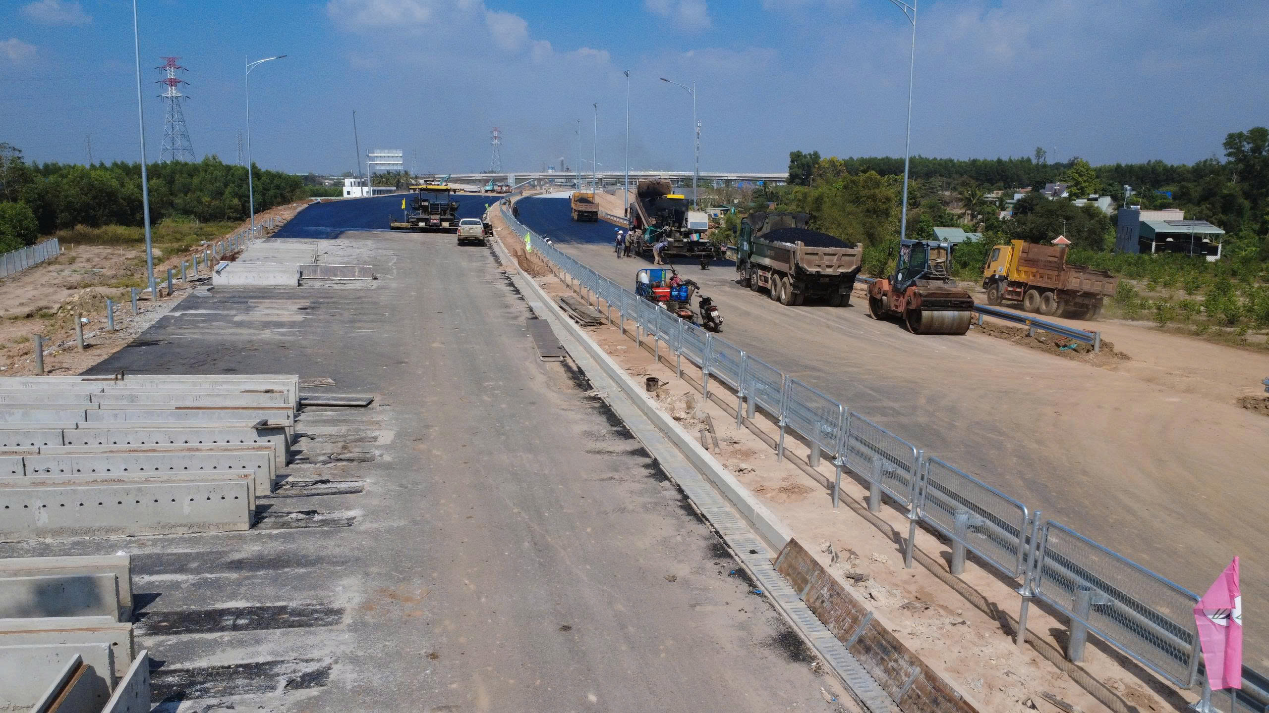 Thi công sân bay Long Thành và cao tốc biên hòa - Vũng Tàu xuyên Tết 2026 - Ảnh 7. Thi công sân bay Long Thành và cao tốc biên hòa - Vũng Tàu xuyên Tết 2026 - Ảnh 7.