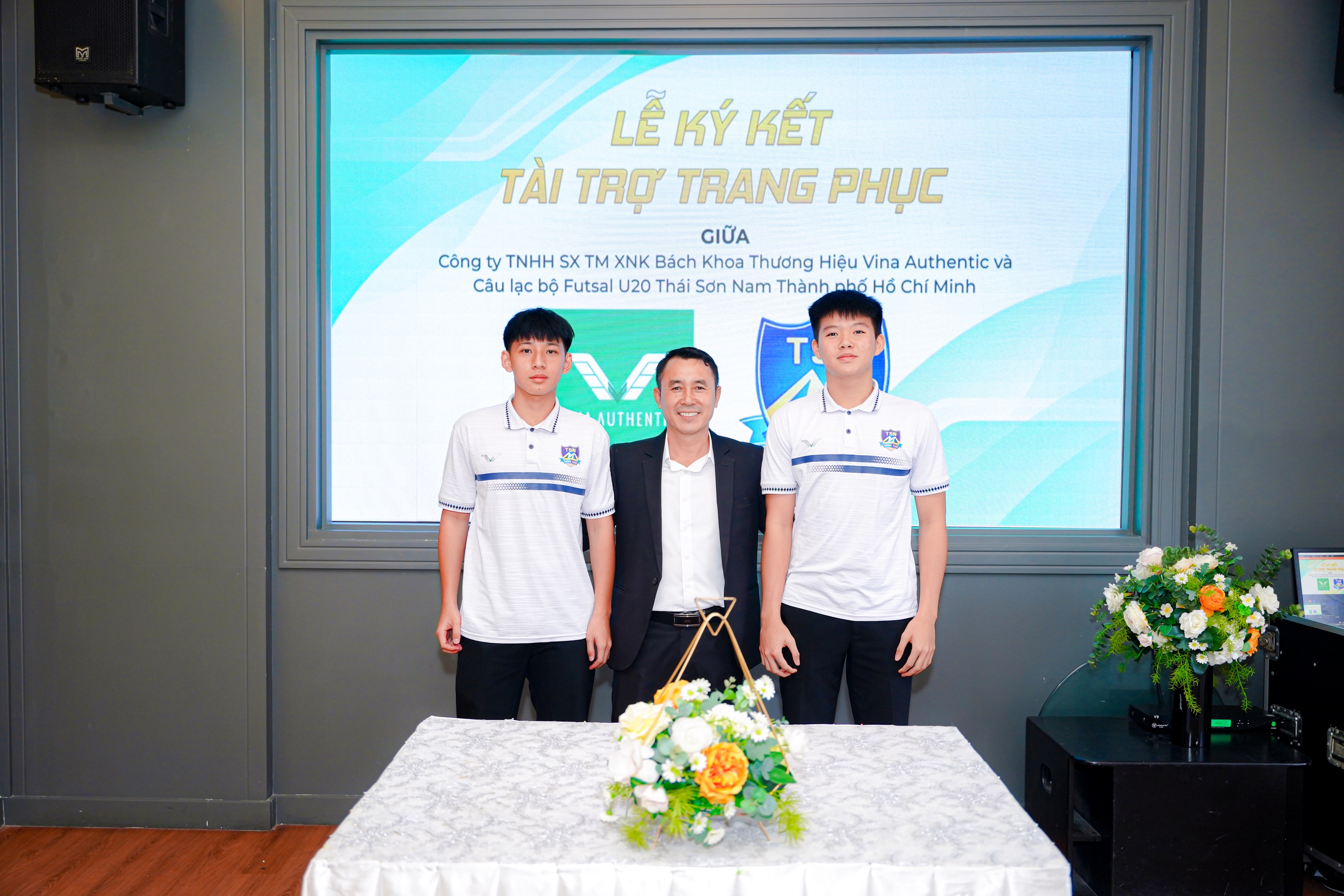 Đội trẻ Thái Sơn Nam ra mắt nhà tài trợ trang phục thi đấu - Ảnh 2.