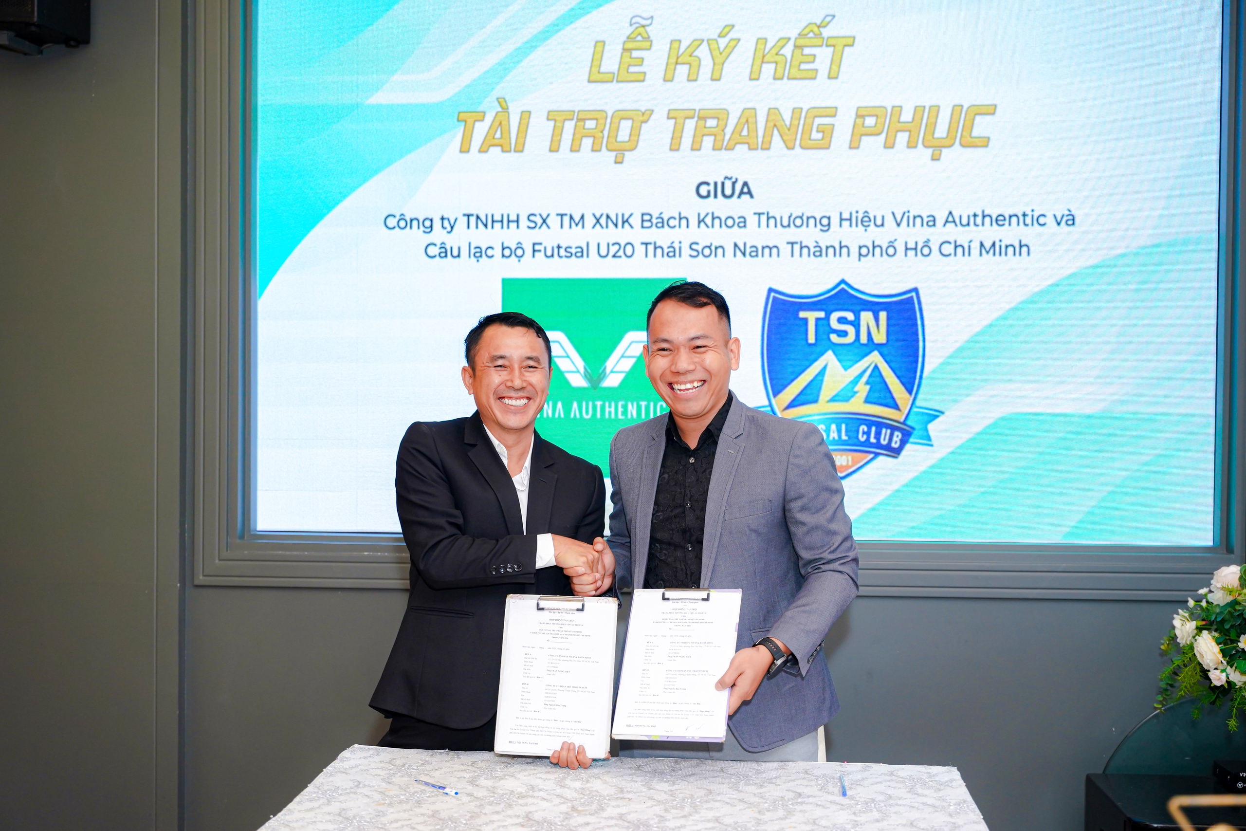 Đội trẻ Thái Sơn Nam ra mắt nhà tài trợ trang phục thi đấu - Ảnh 1.