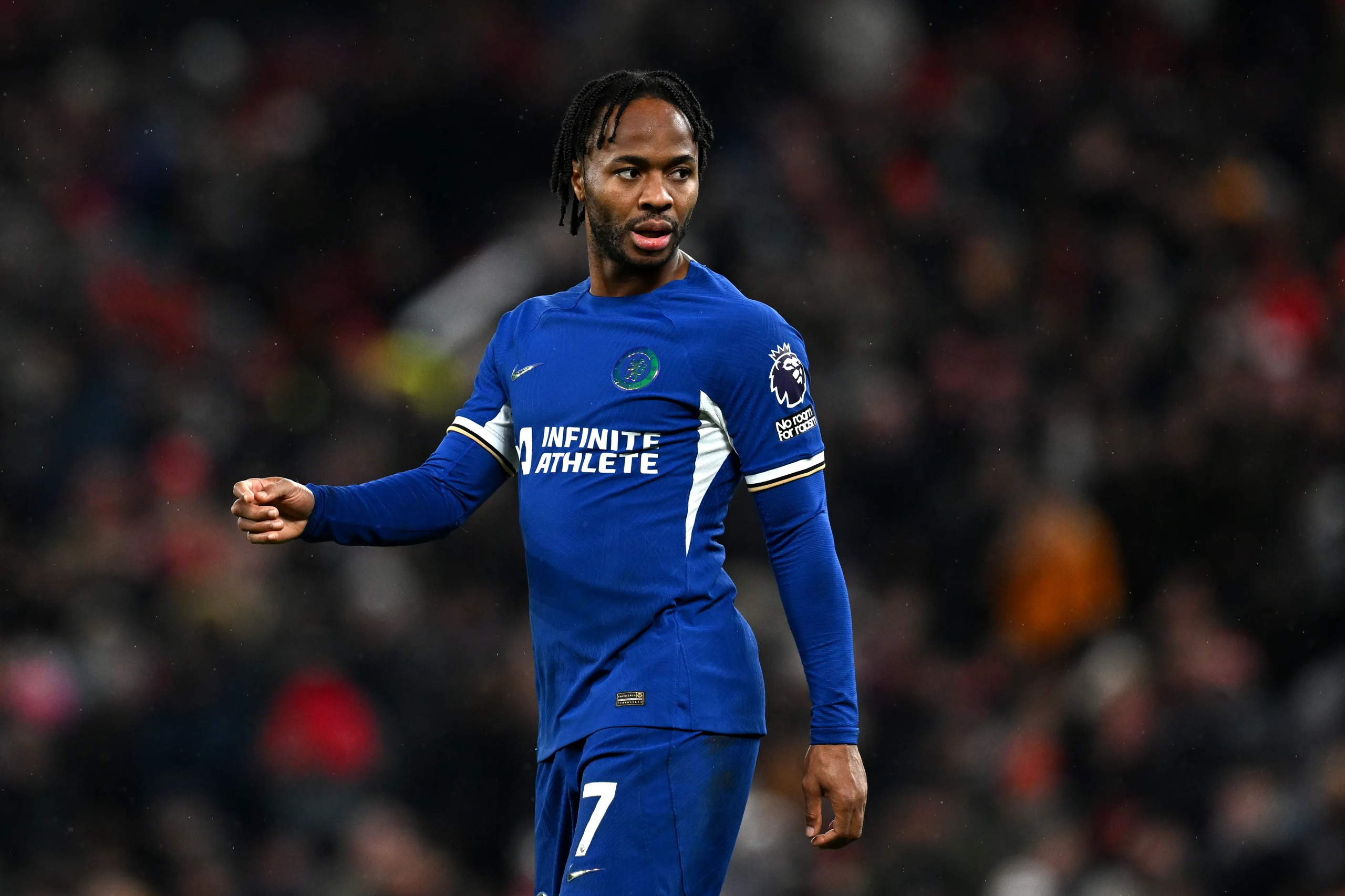 Sterling quyết rời Chelsea sang đối thủ cũng ở London - Ảnh 1. Sterling quyết rời Chelsea, cập bến cùng TP London - Ảnh 1.