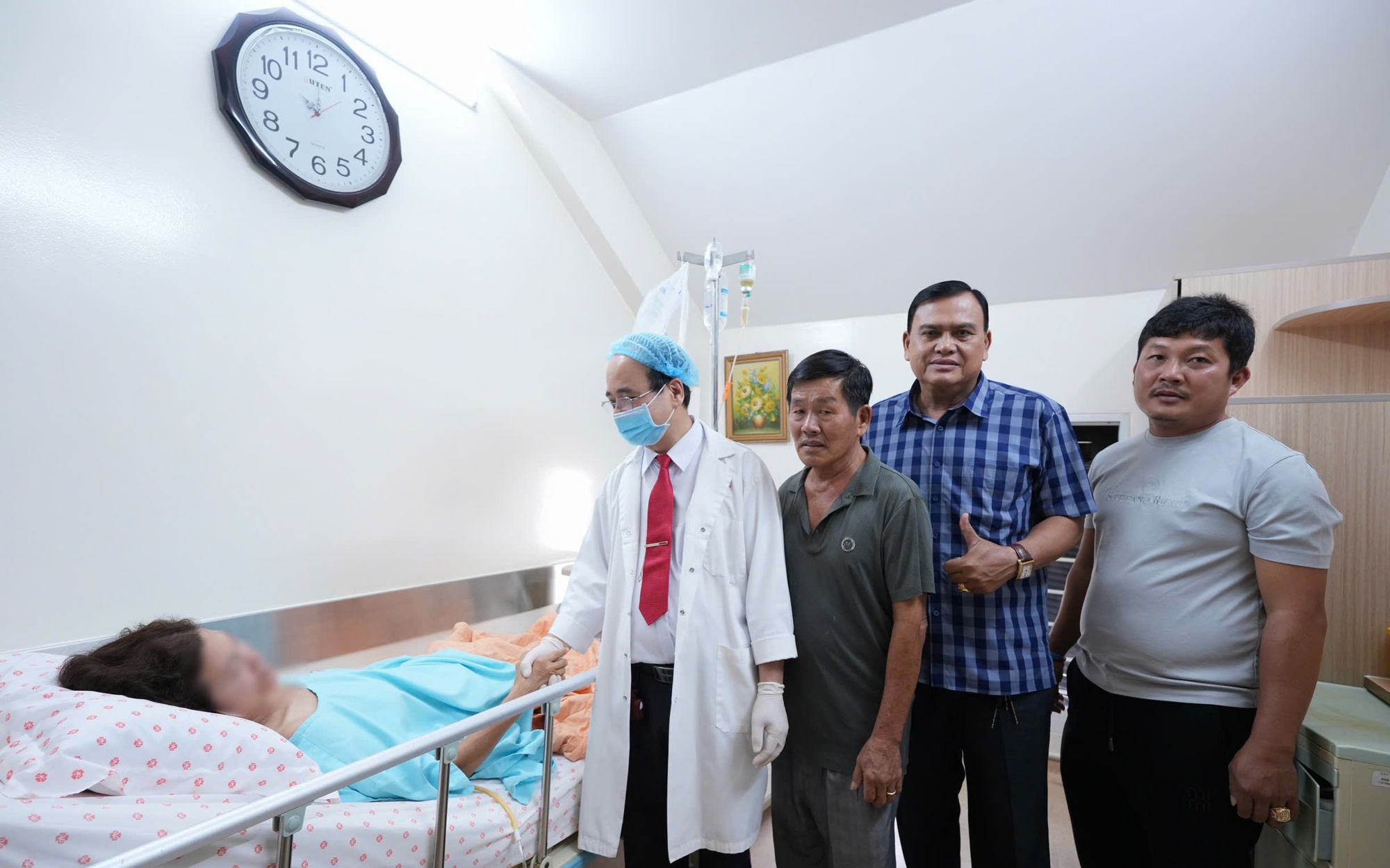 Đau bụng k&eacute;o d&agrave;i, cụ b&agrave; 72 tuổi nhập viện trong t&igrave;nh trạng vi&ecirc;m ph&uacute;c mạc to&agrave;n thể - Ảnh 2.