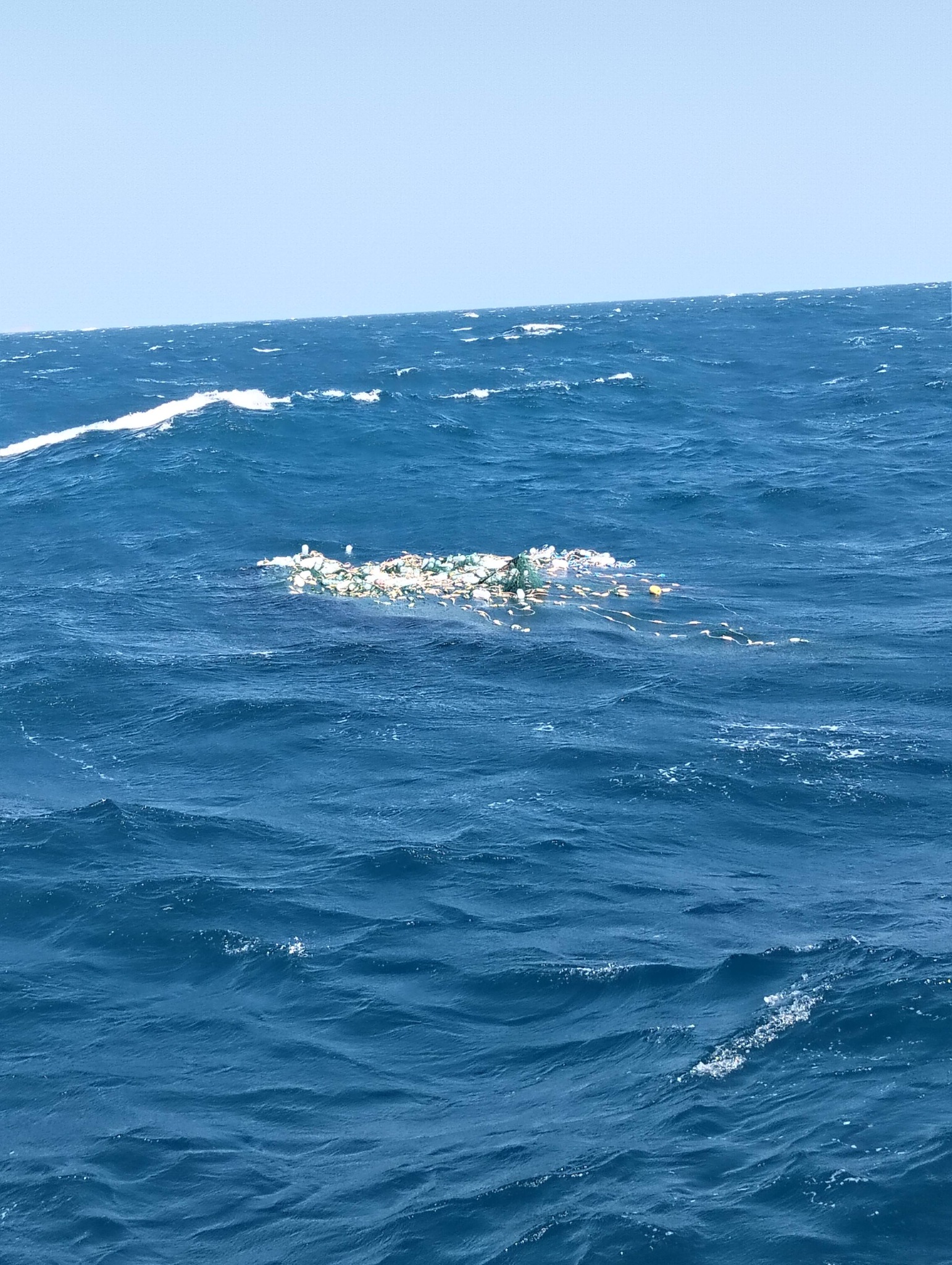 Tàu cá Khánh Hòa cùng 8 ngư dân mất tích hơn 10 ngày nay - Ảnh 1.