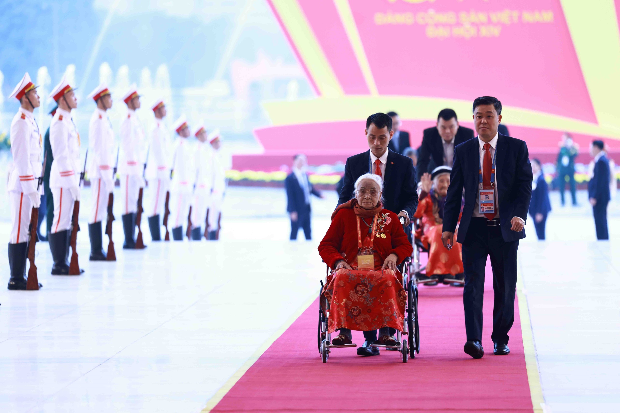 C&aacute;c Mẹ Việt Nam Anh h&ugrave;ng, kh&aacute;ch quốc tế dự khai mạc Đại hội XIV của Đảng - Ảnh 2.