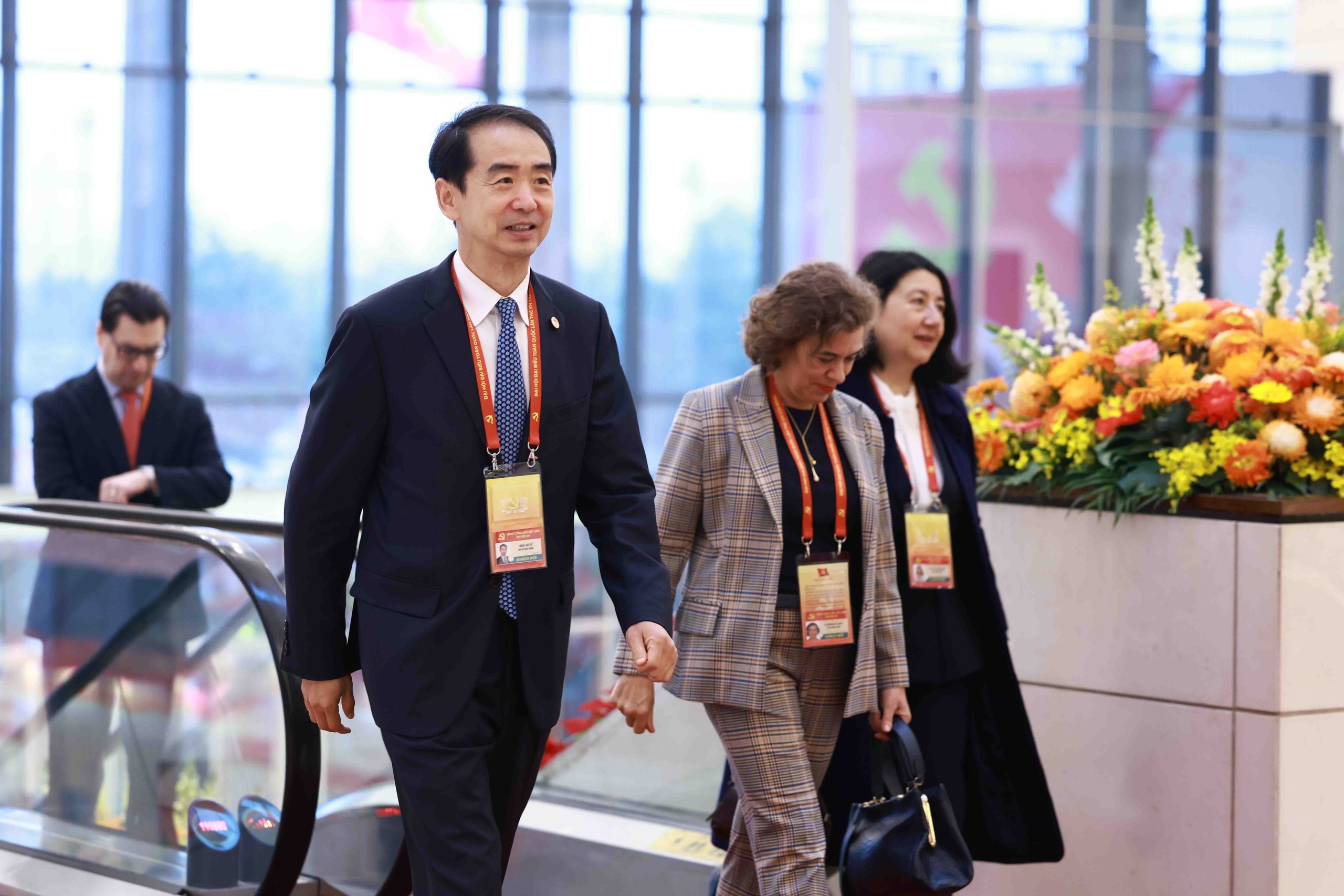 C&aacute;c Mẹ Việt Nam Anh h&ugrave;ng, kh&aacute;ch quốc tế dự khai mạc Đại hội XIV của Đảng - Ảnh 4.