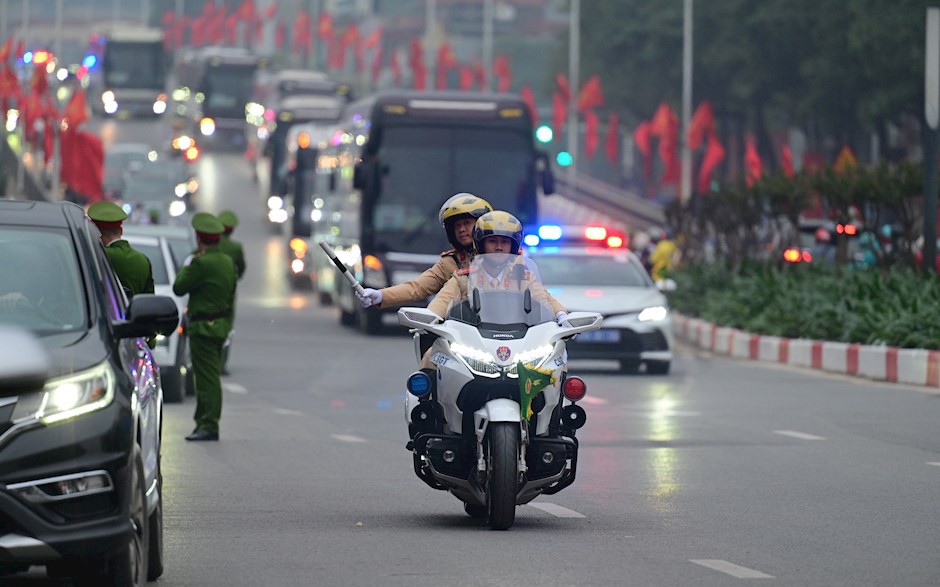 "Làn sóng xanh" giao thông - Ảnh 1.