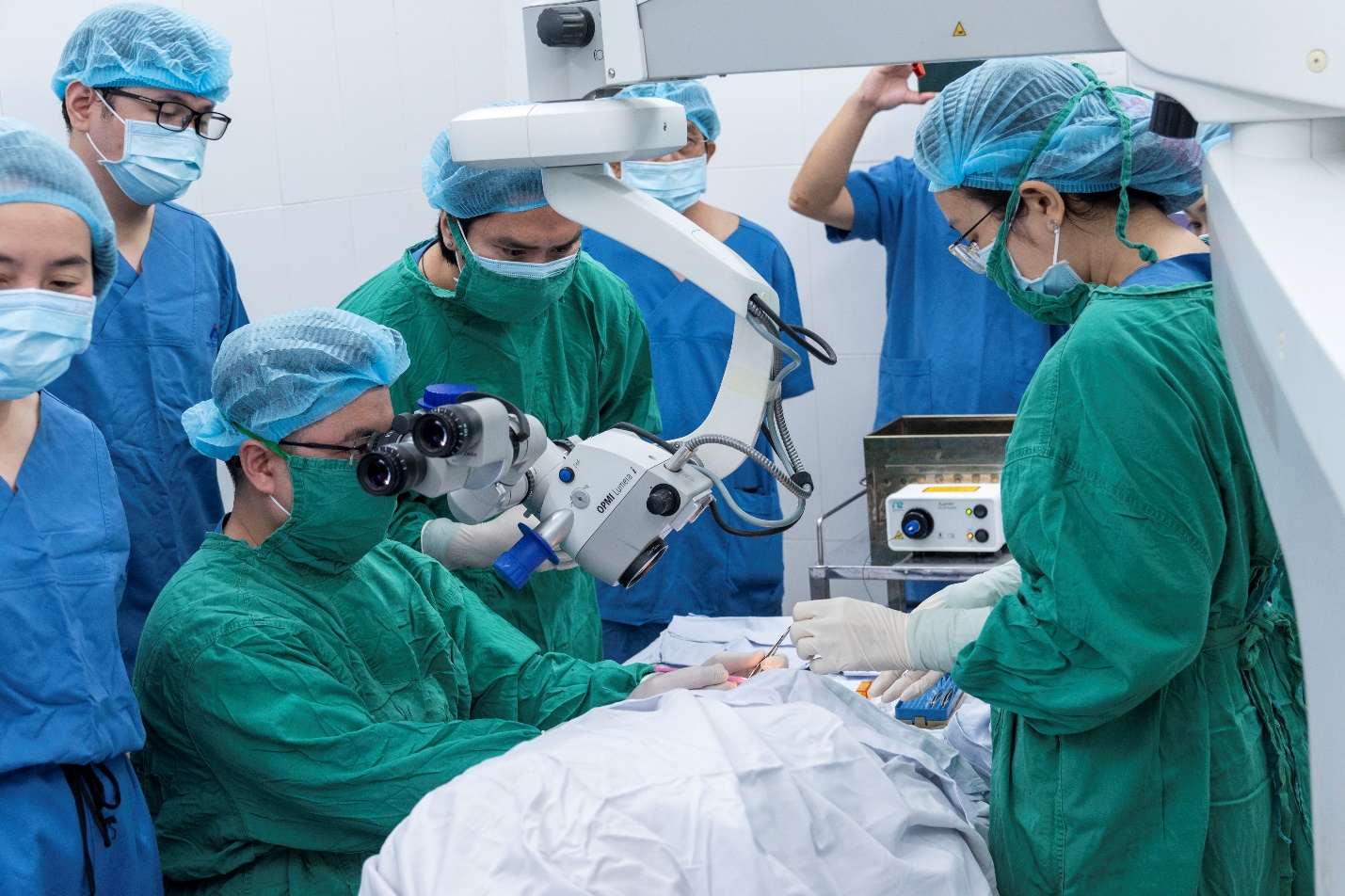 Tin vui cho người bị cườm nước - Ảnh 2.