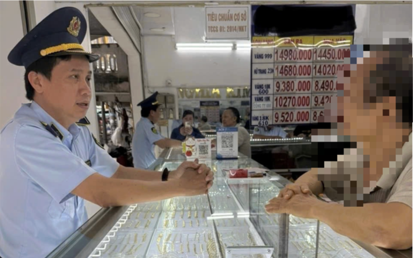 Ph&aacute;t hiện nhiều sản phẩm giả mạo thương hiệu nổi tiếng - Ảnh 2.