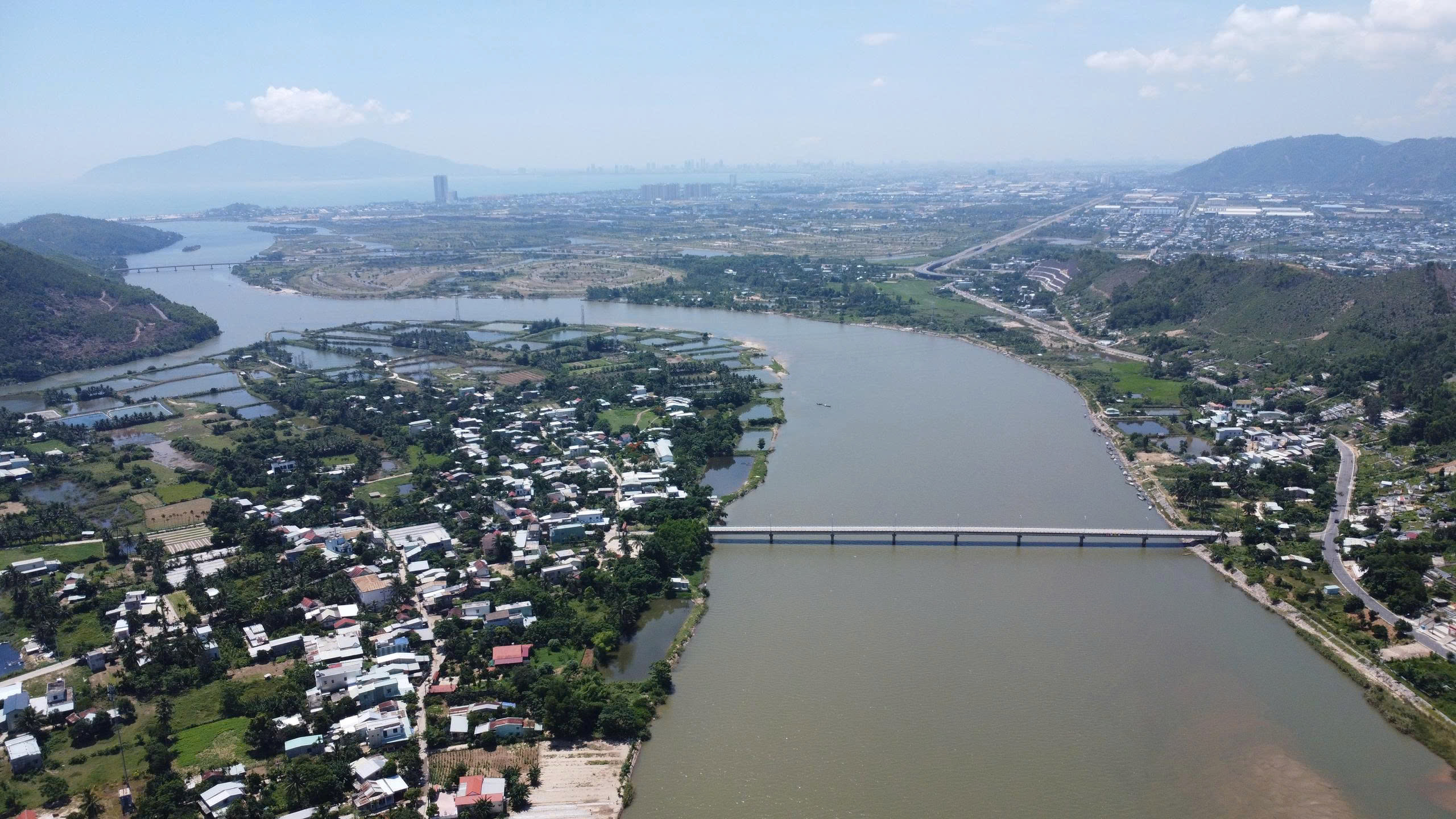 Đà Nẵng phát triển tuyến đường ven sông Cu Đê , thúc đẩy kinh tế khu vực - Ảnh 1.