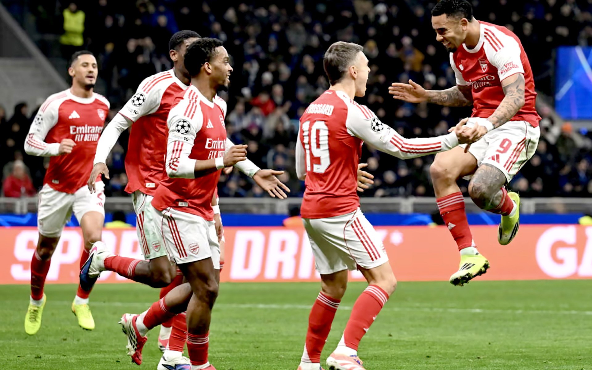 Man United mơ hồi sinh, Arsenal giữ ng&ocirc;i đầu - Ảnh 3.