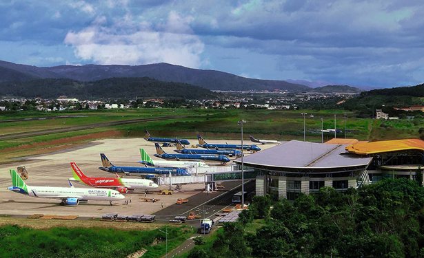 Tập trung di chuyển đường bộ khi s&acirc;n bay Li&ecirc;n Khương sửa chữa - Ảnh 1.