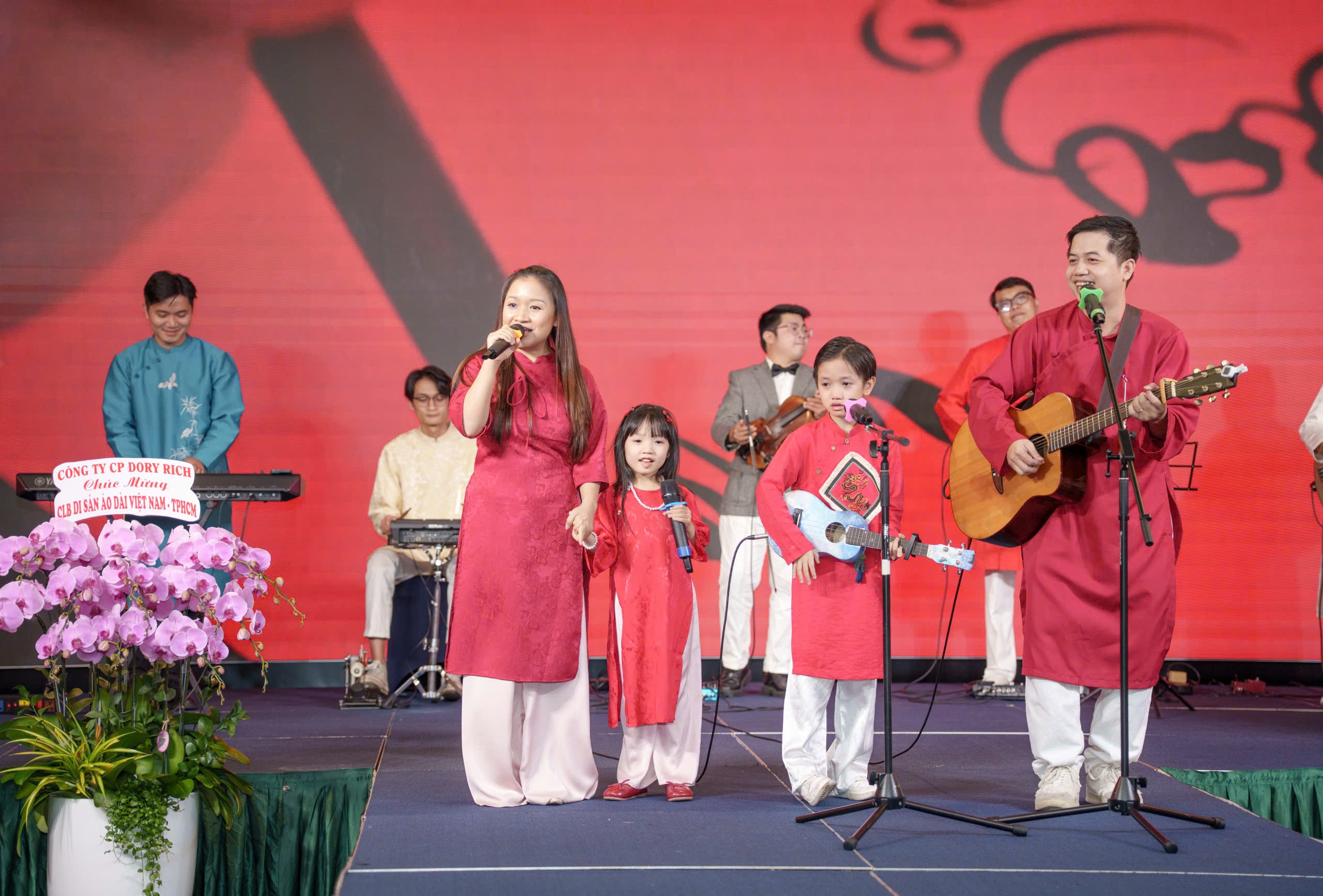 Đạo diễn U100 Xuân Phượng kể chuyện áo dài trên đất Mỹ - Ảnh 3.