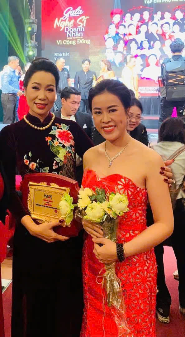 Doanh nhân Nguyễn Thị Ngọc Trinh được vinh danh vì cộng đồng - Ảnh 2.