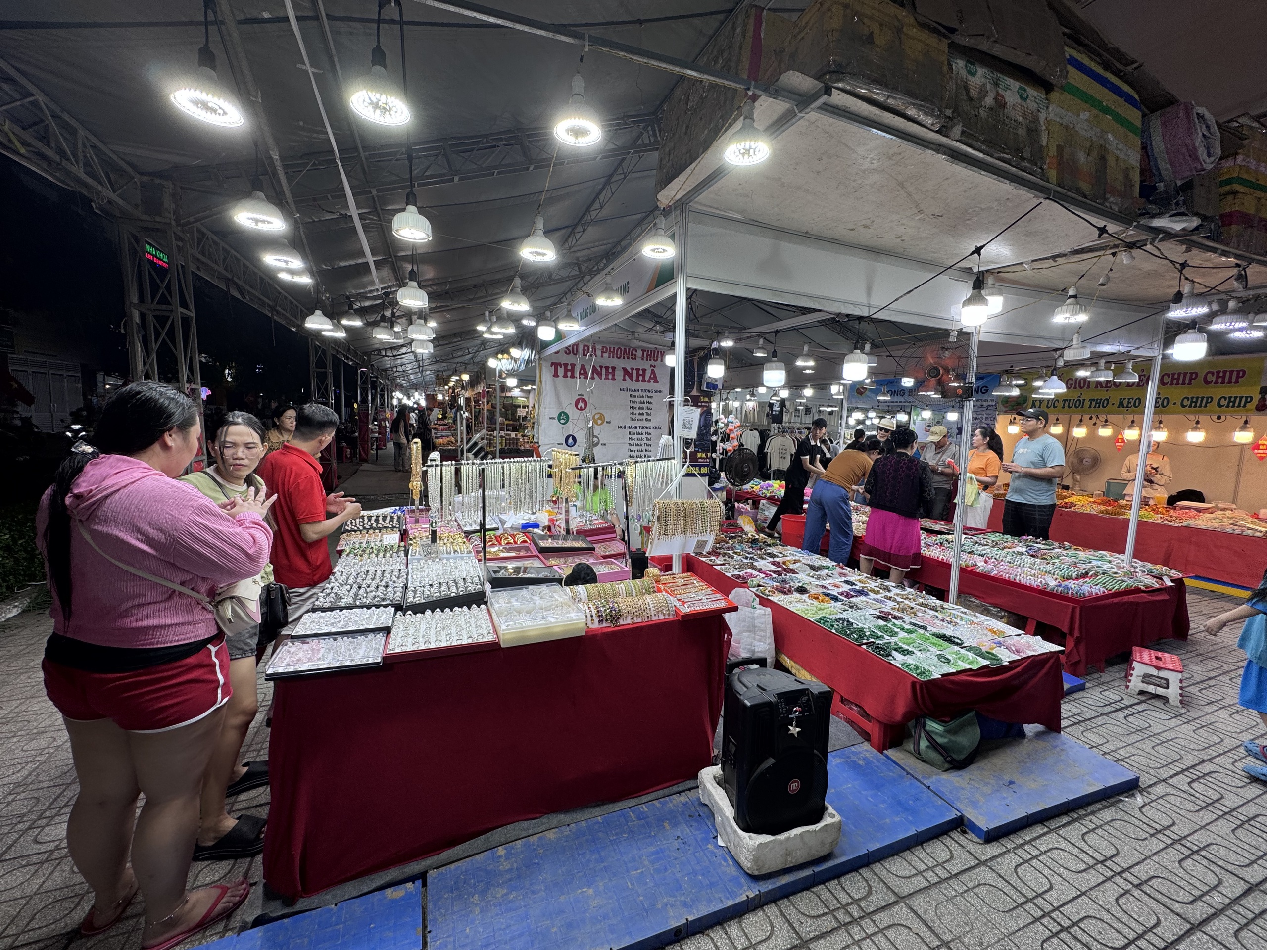 Tha hồ mua sắm tại chương trình kích cầu tiêu dùng phường Hạnh Thông , TP HCM - Ảnh 7. Tha hồ mua sắm tại chương trình kích cầu tiêu dùng phường Hạnh Thông , TP HCM - Ảnh 7.