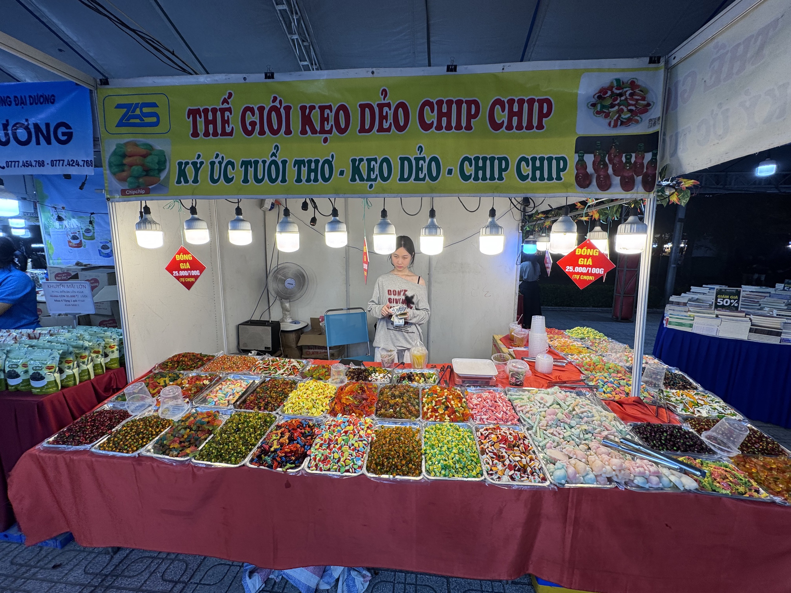 Tha hồ mua sắm tại chương trình kích cầu tiêu dùng phường Hạnh Thông , TP HCM - Ảnh 4. Tha hồ mua sắm tại chương trình kích cầu tiêu dùng phường Hạnh Thông , TP HCM - Ảnh 4.