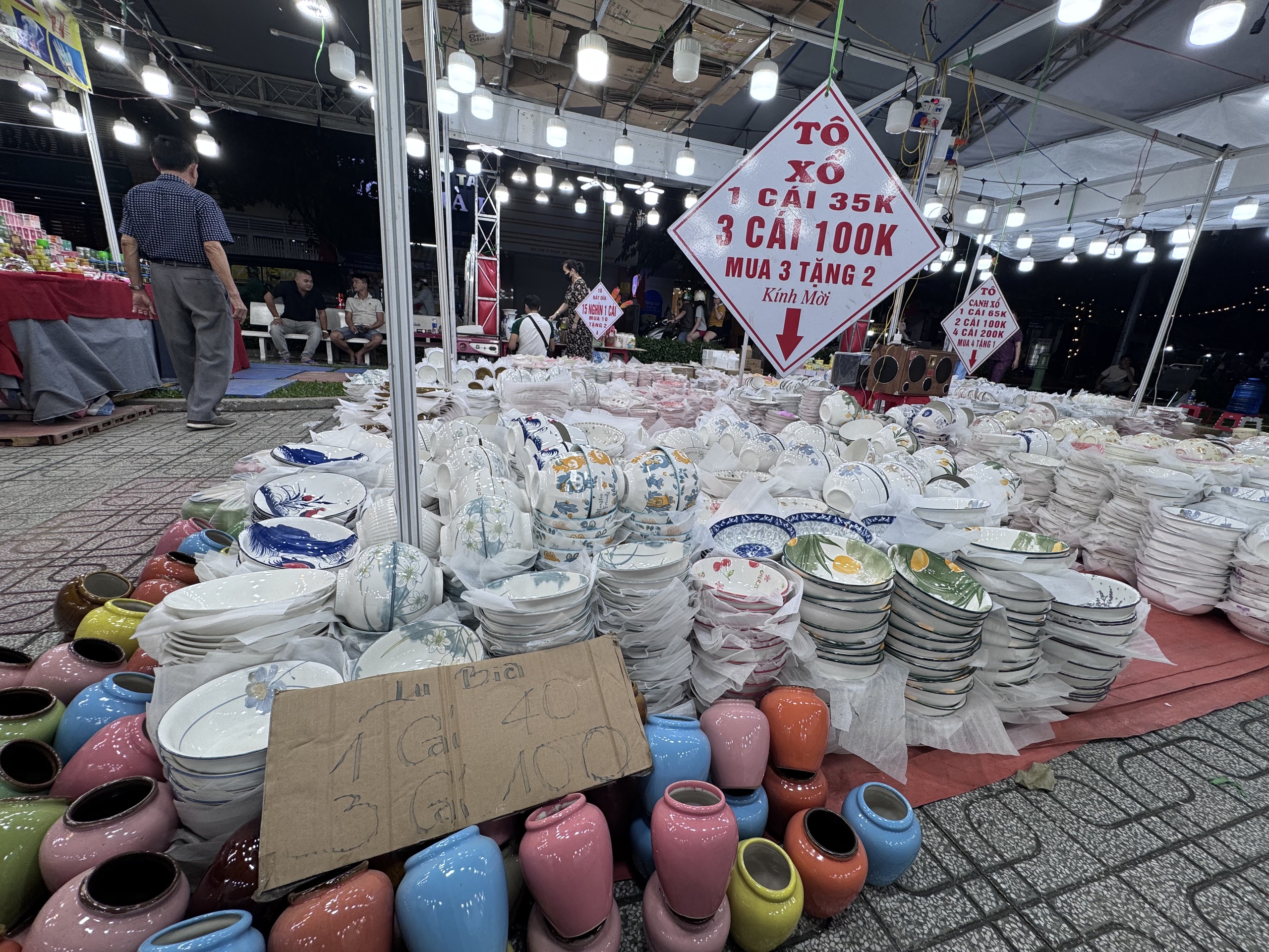 Tha hồ mua sắm tại chương trình kích cầu tiêu dùng phường Hạnh Thông , TP HCM - Ảnh 1. Tha hồ mua sắm tại chương trình kích cầu tiêu dùng phường Hạnh Thông , TP HCM - Ảnh 1.