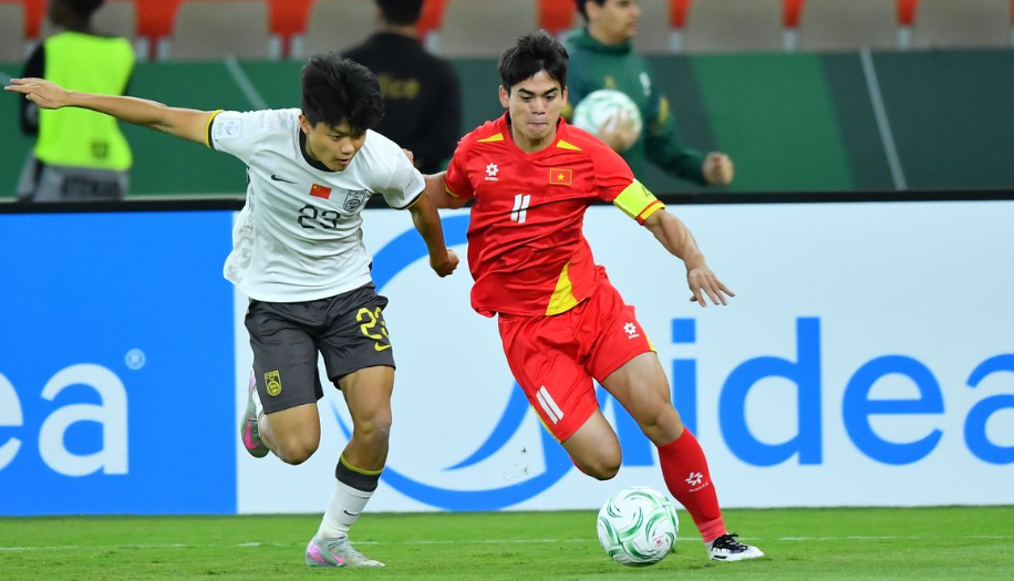 HLV Kim Sang-sik nêu lí do khiến U23 Việt Nam thất bại trước Trung Quốc - Ảnh 2.