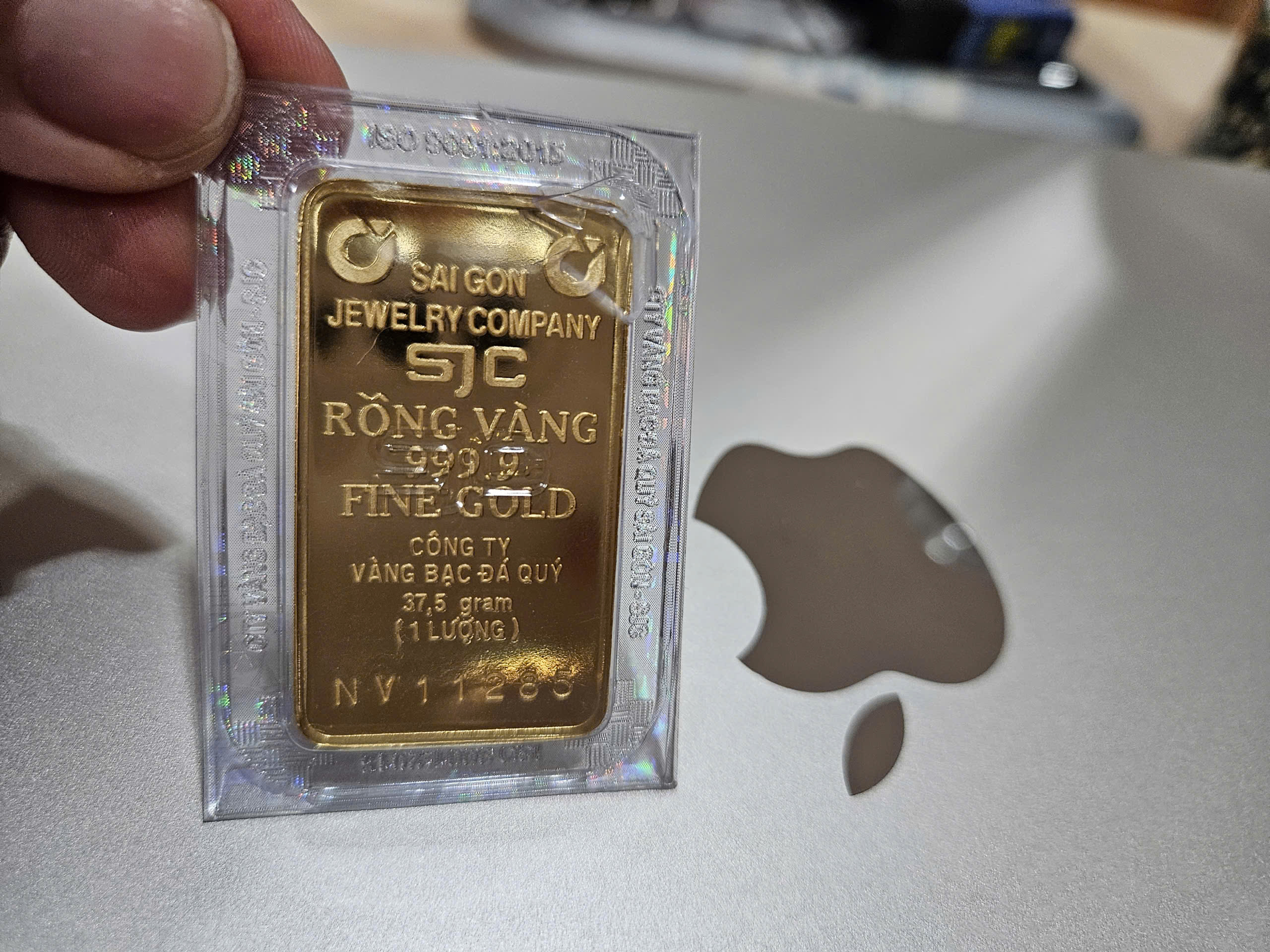 Giá vàng SJC tăng mạnh vượt 169 triệu đồng , theo đà thế giới tăng vọt - Ảnh 2.