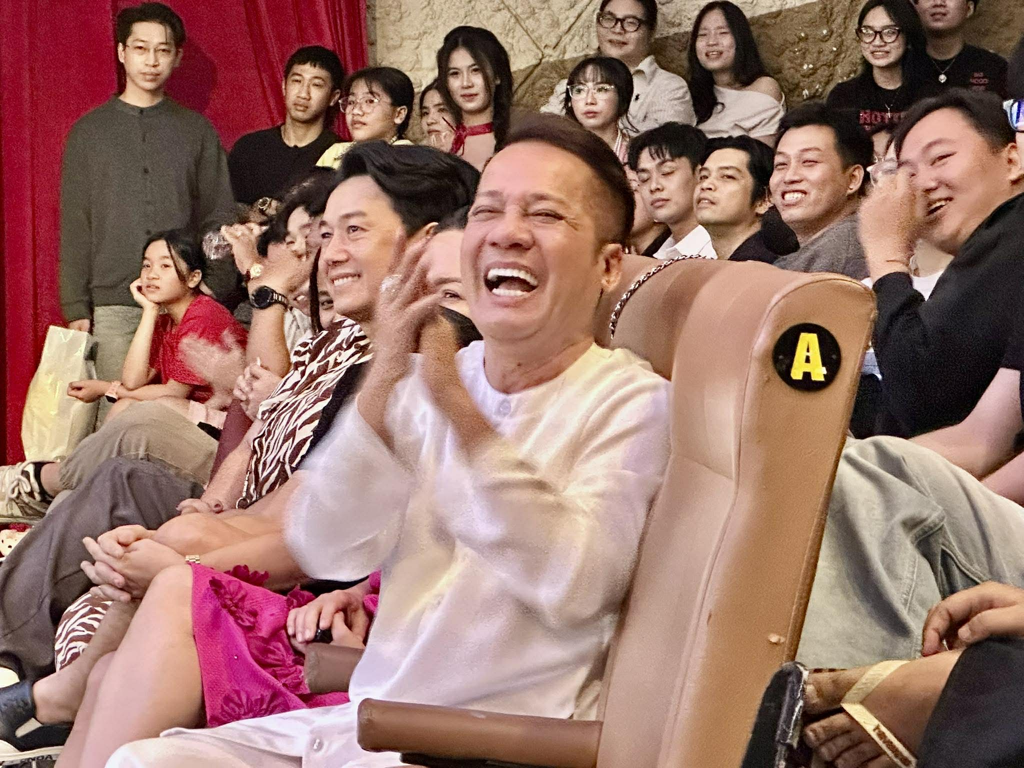 Minh Nhí, Việt Hương xúc động trước bảng dựng mới "Tứ Trạng khai xuân" của đạo diễn Chánh Trực - Ảnh 4.