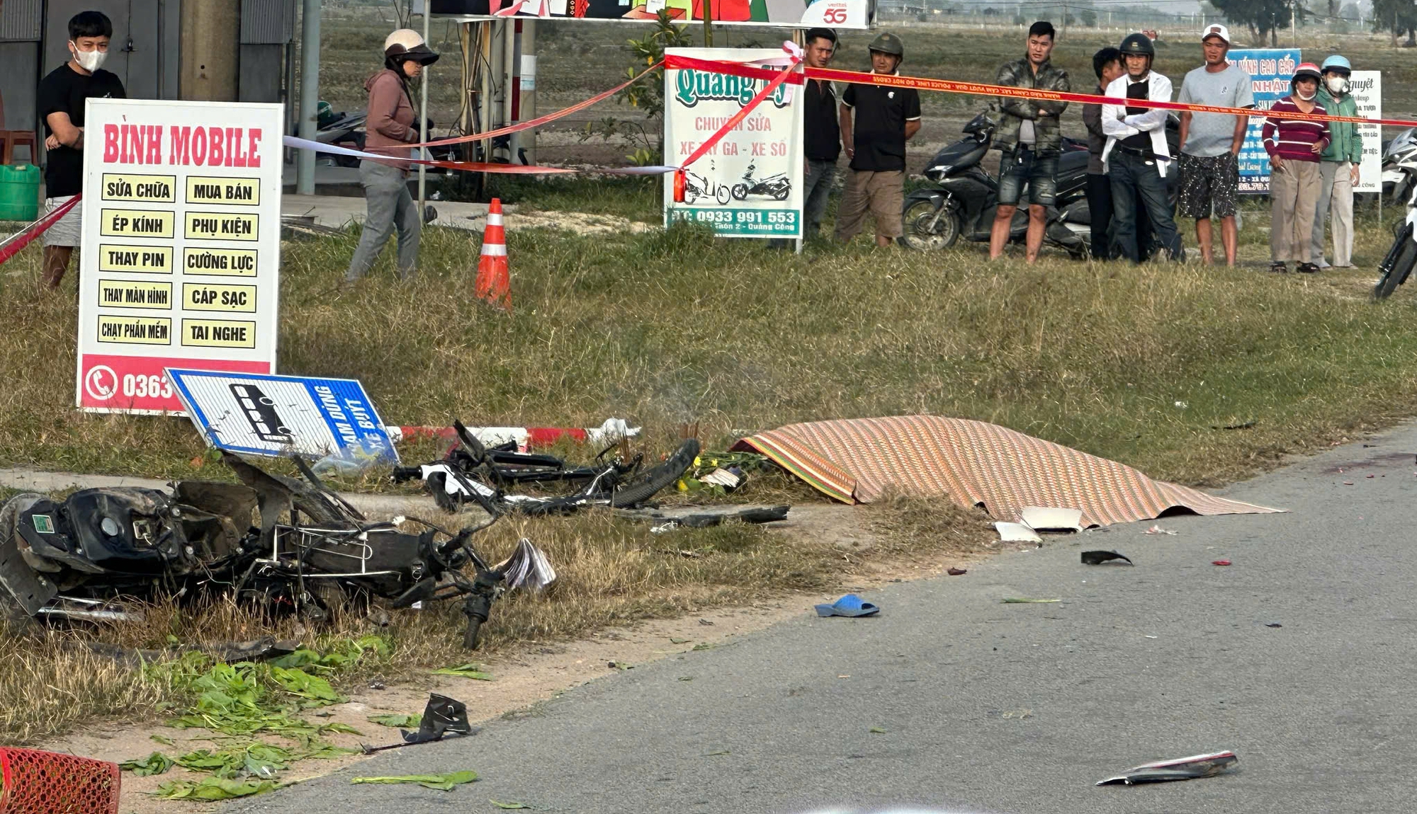 Hai người tử vong vì bị xe tải tông - Ảnh 2.