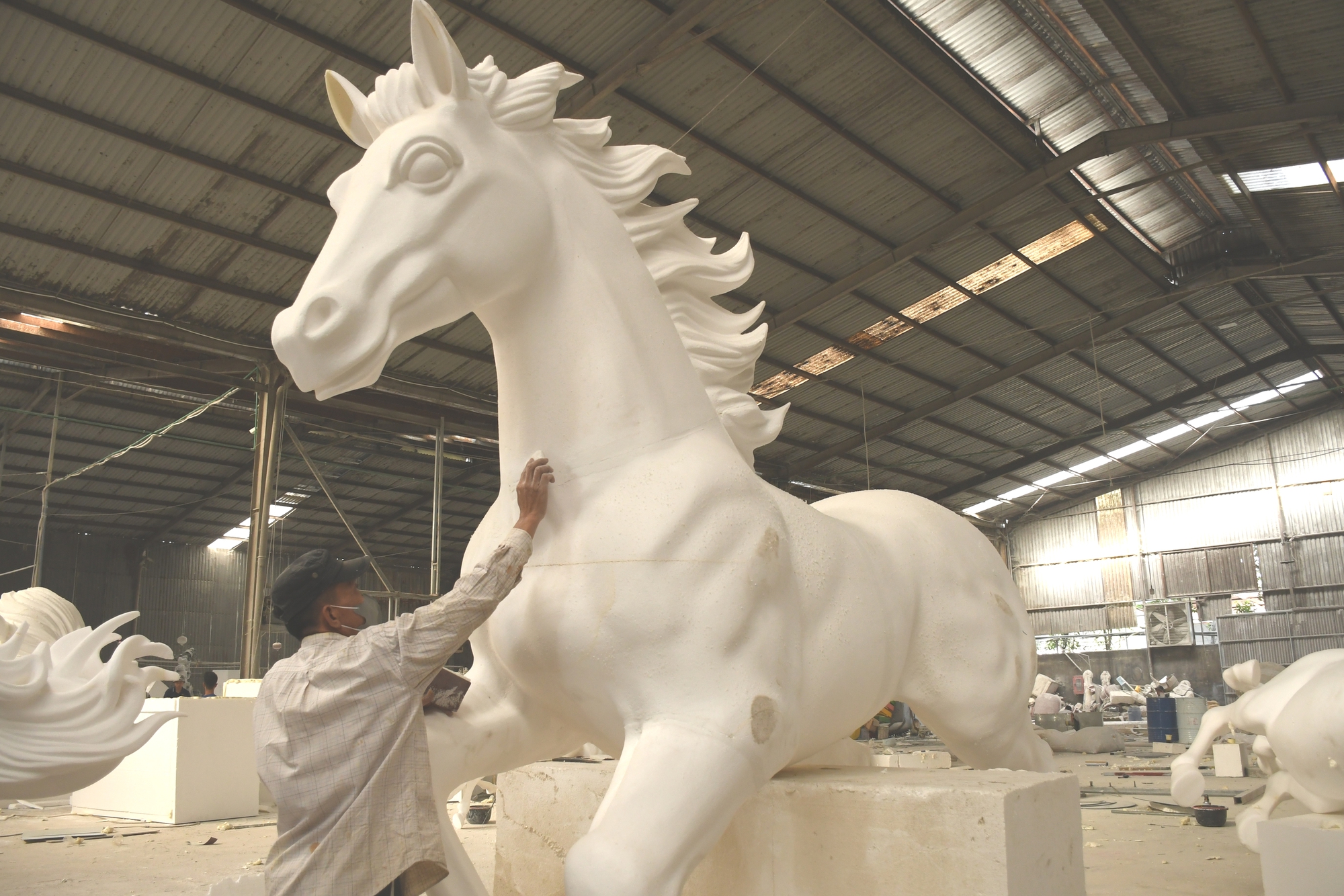 Linh vật ngựa độc đáo cho Tết Bính Ngọ 2026 tại Đồng Nai và TPHCM - Ảnh 1. Linh vật ngựa độc đáo cho Tết Bính Ngọ 2026 tại Đồng Nai và TPHCM - Ảnh 1.