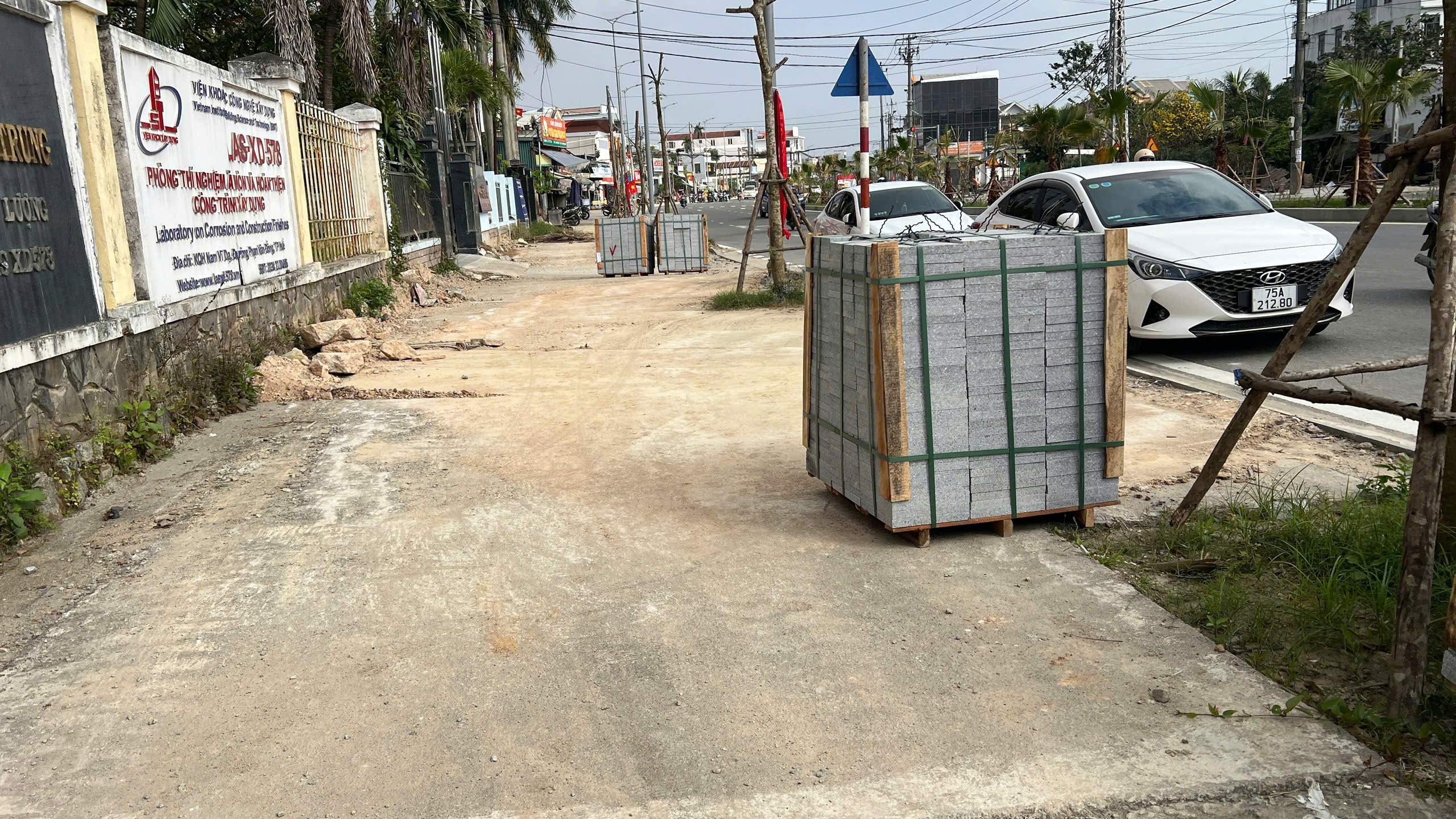 - Ảnh 4. - Ảnh 4.