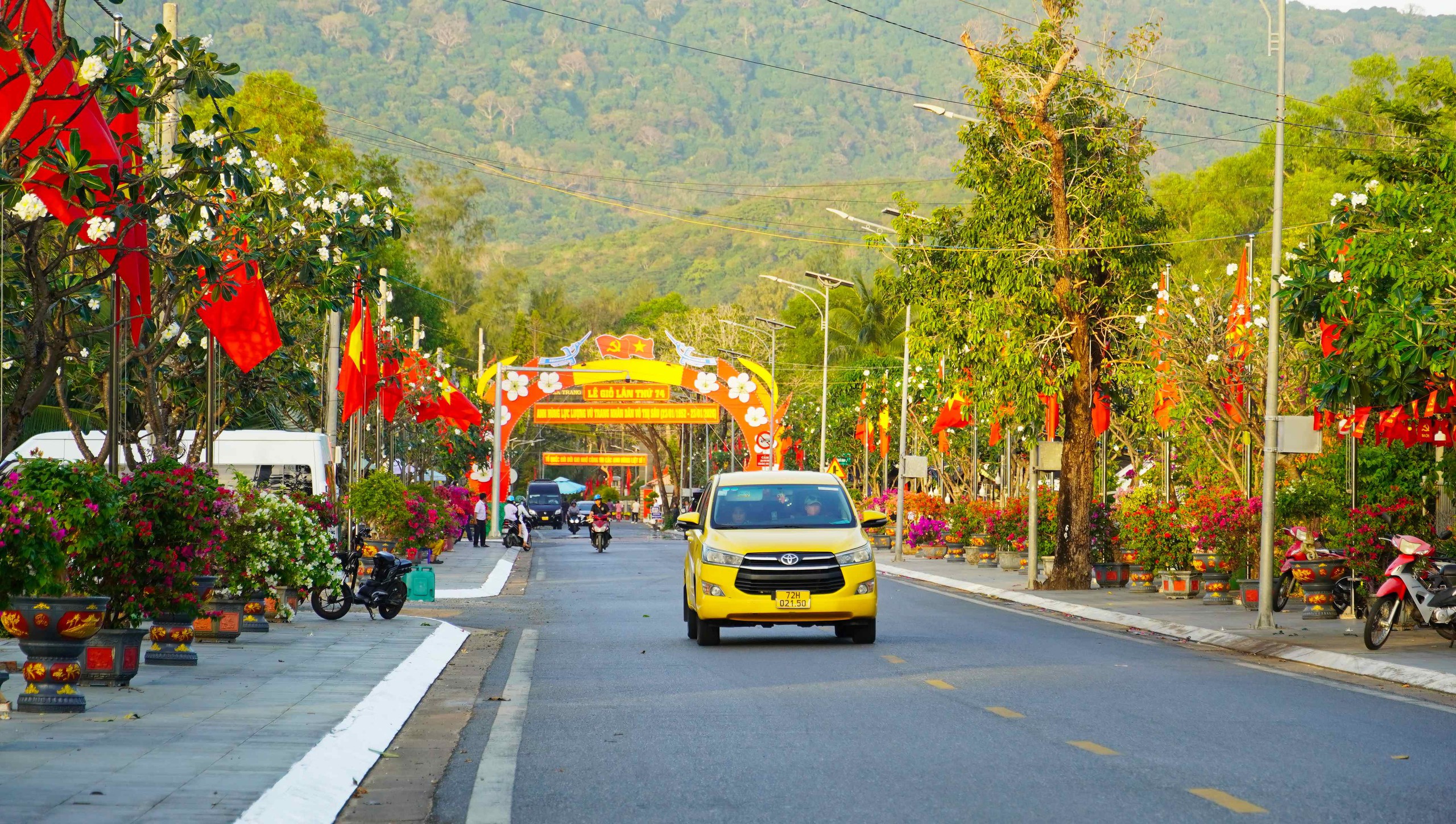 CÔN ĐẢO VƯƠN MÌNH (*): Thông điệp từ "địa chỉ đỏ" - Ảnh 1.